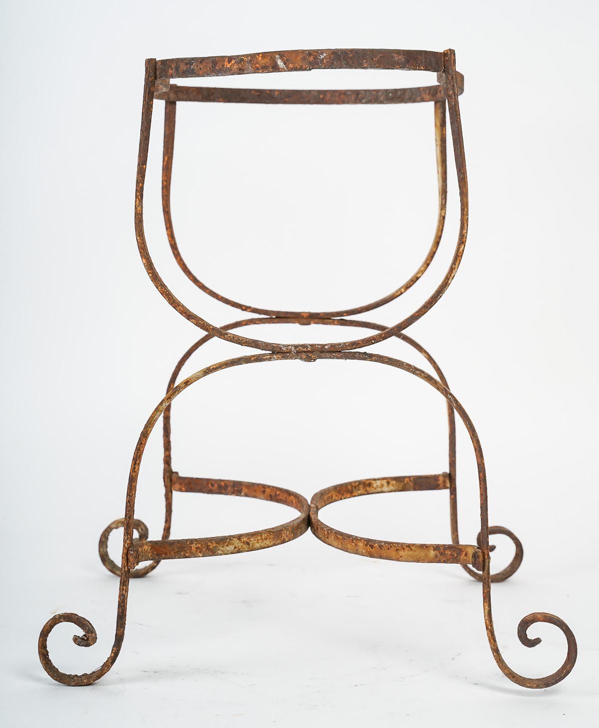 Wrought Iron Stand for Earthenware Chamber Pot. In Good Condition For Sale In Saint-Ouen, FR