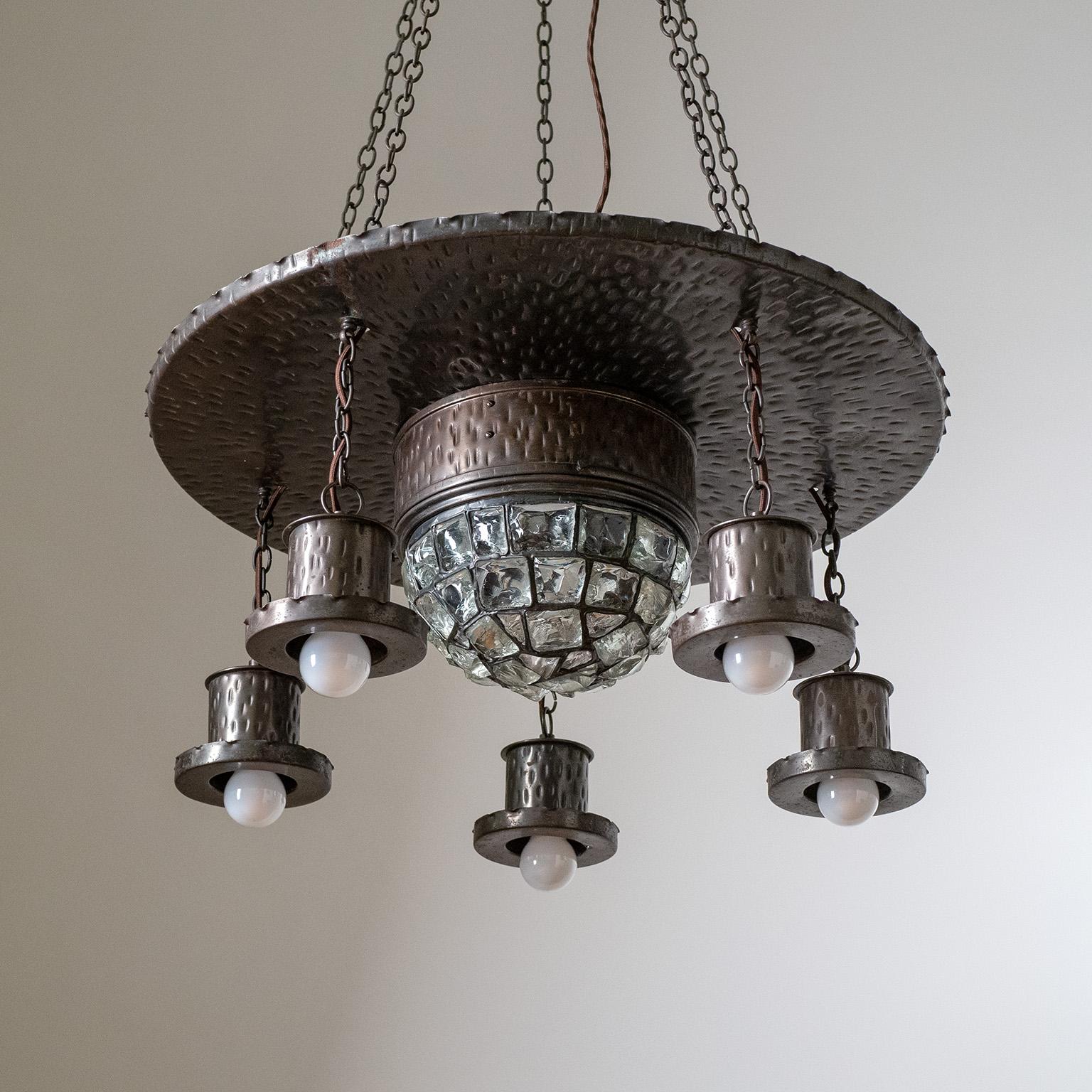 Lampadario a sospensione in ferro battuto, 1920 circa in vendita 2
