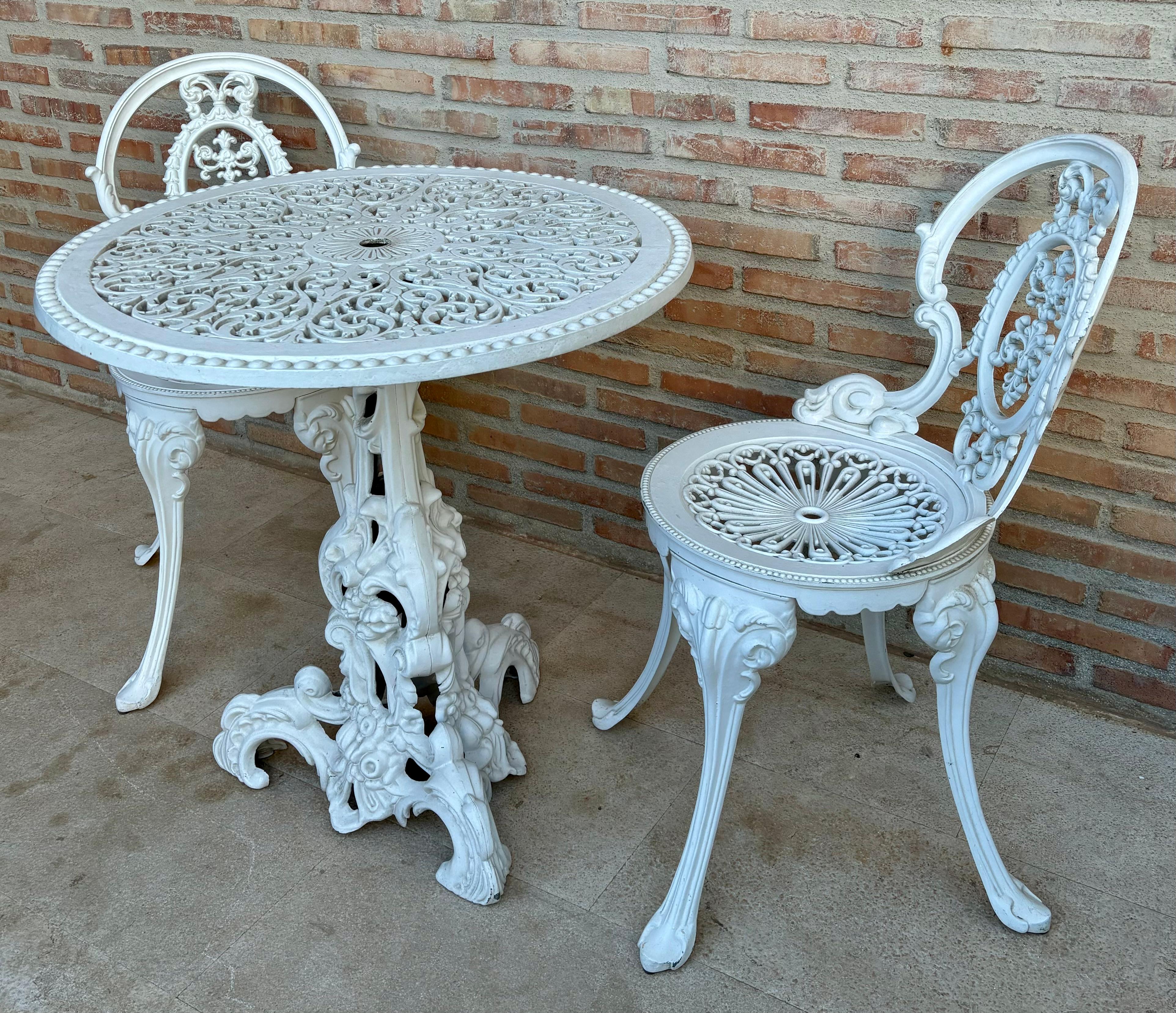 Français Table et chaises en fer forgé, 1940, lot de 3