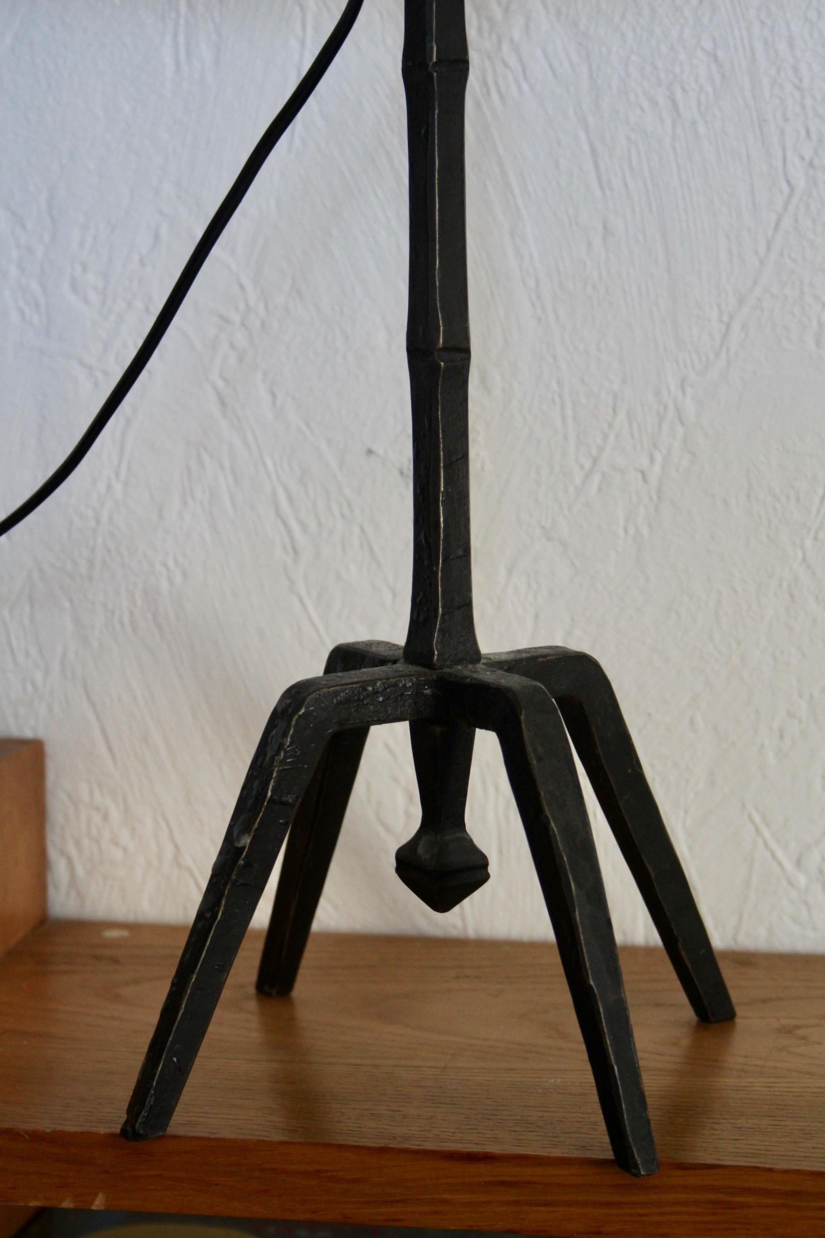 Wrought iron table lamp In Good Condition In grand Lancy, CH