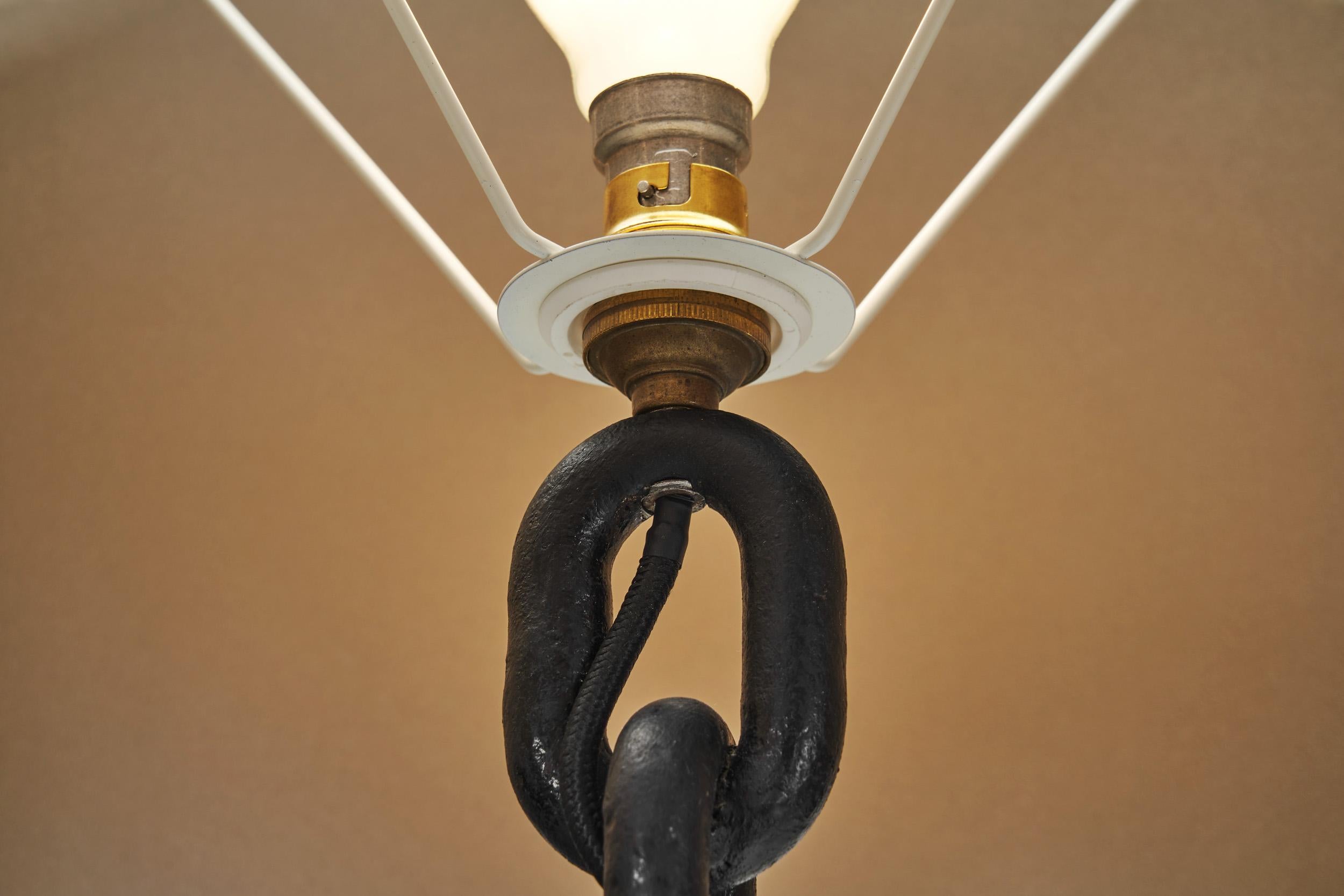 Lampe de bureau en fer forgé avec maillons en chaîne, France, années 1960 en vente 6