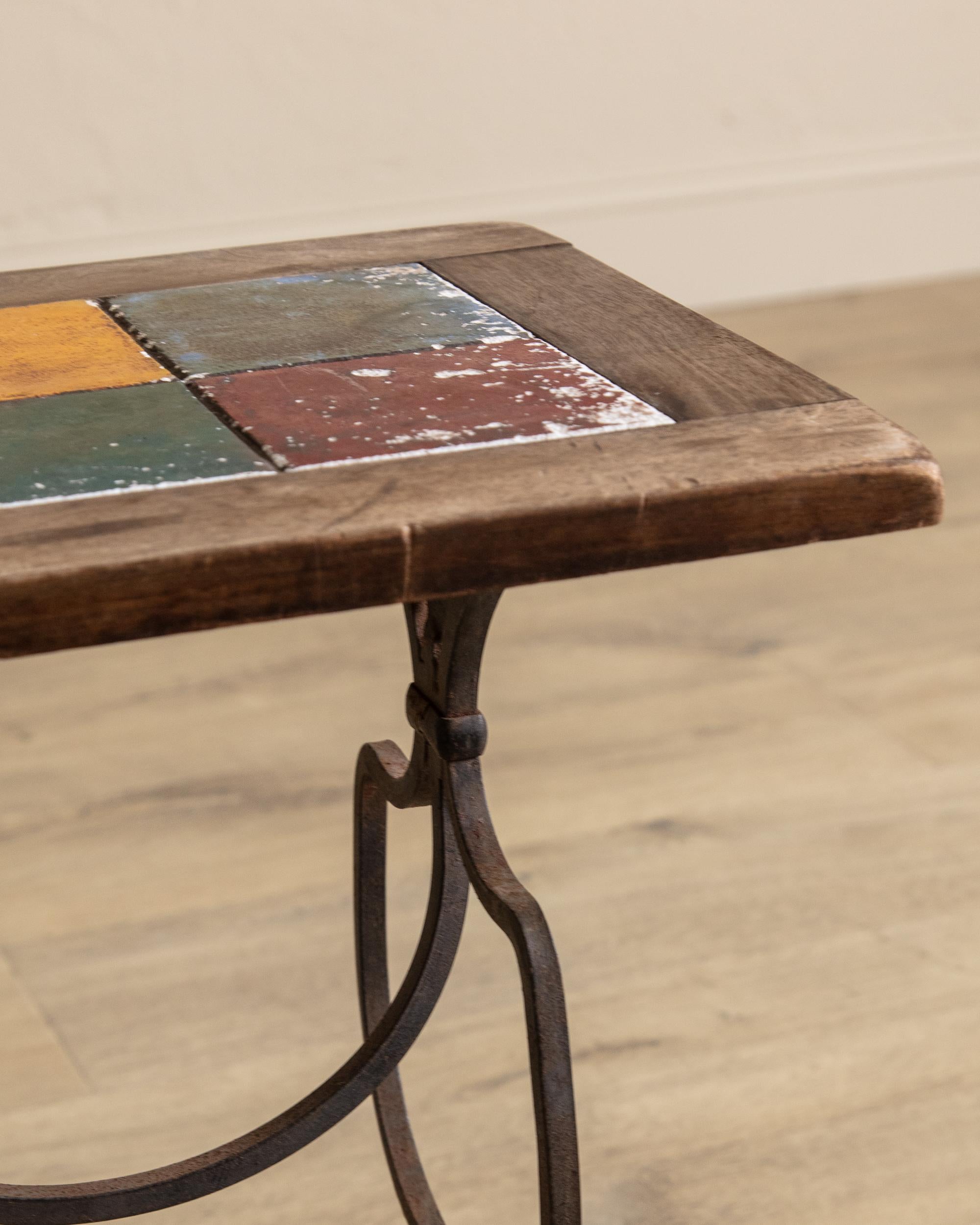 Table d'appoint en fer forgé et carrelage en vente 6