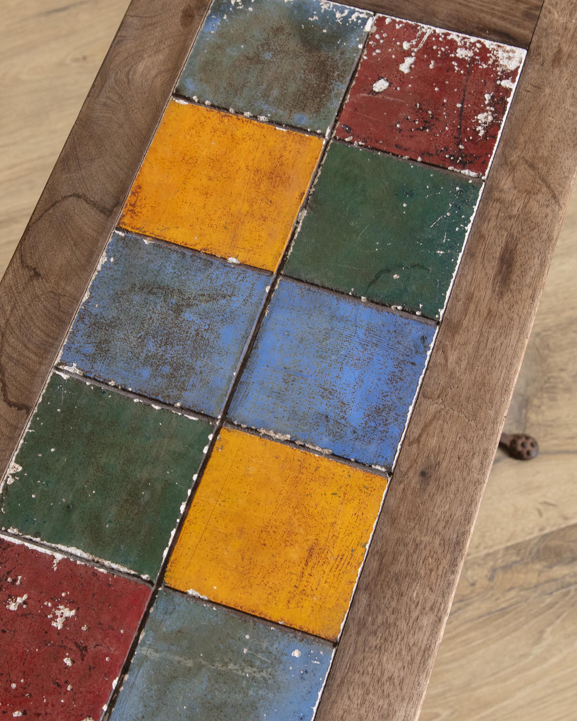 Table d'appoint en fer forgé et carrelage en vente 1