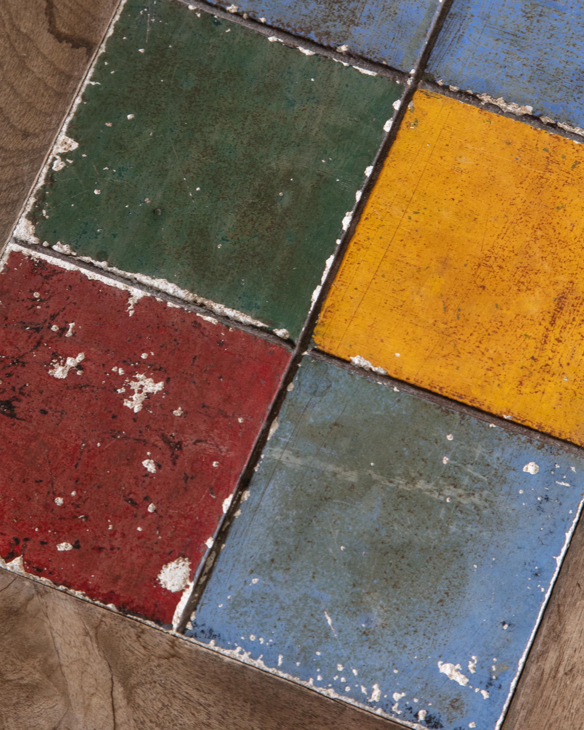 Table d'appoint en fer forgé et carrelage en vente 2