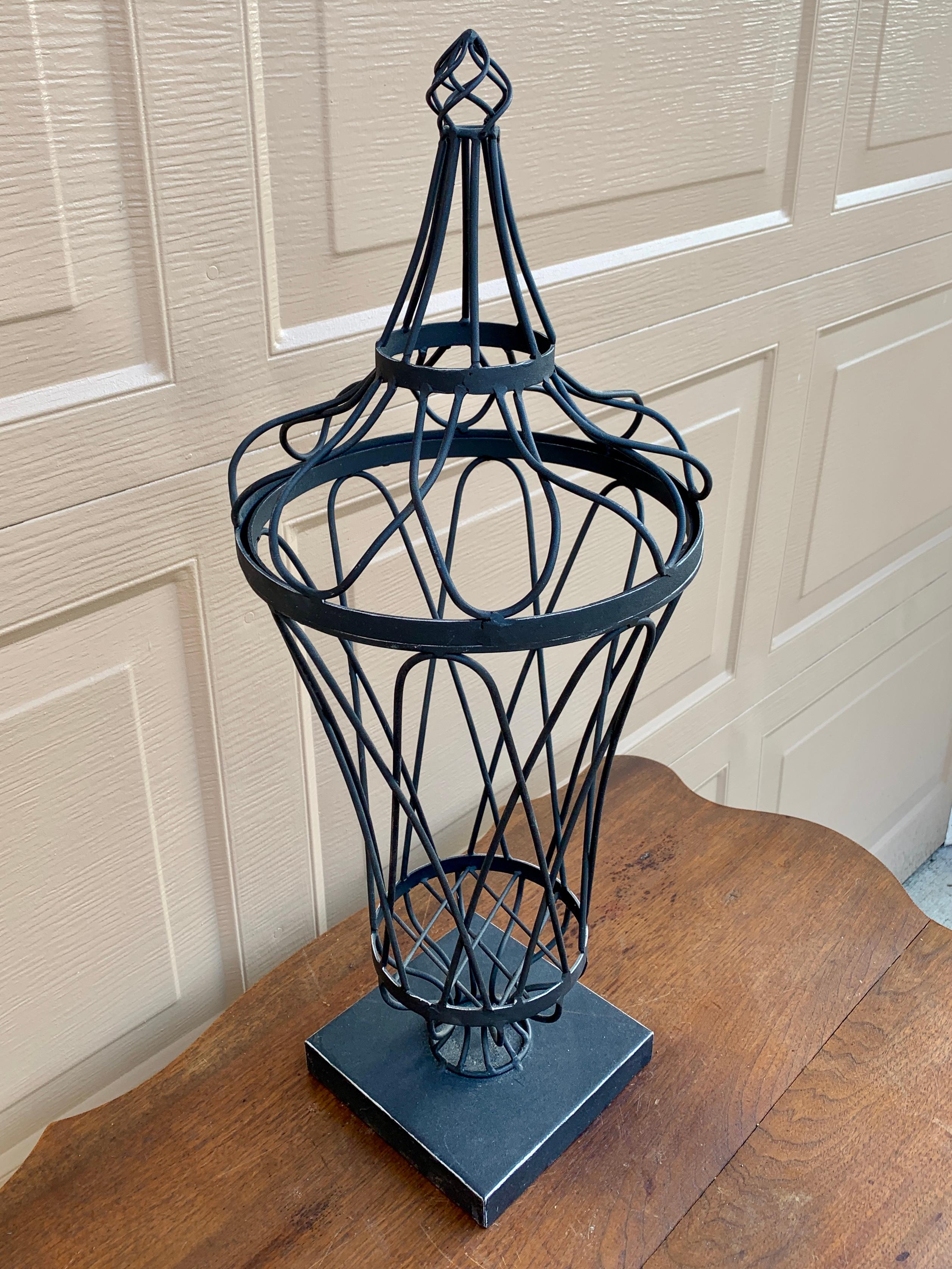 Wrought Iron Topiary Urn Form In Good Condition For Sale In Elkhart, IN
