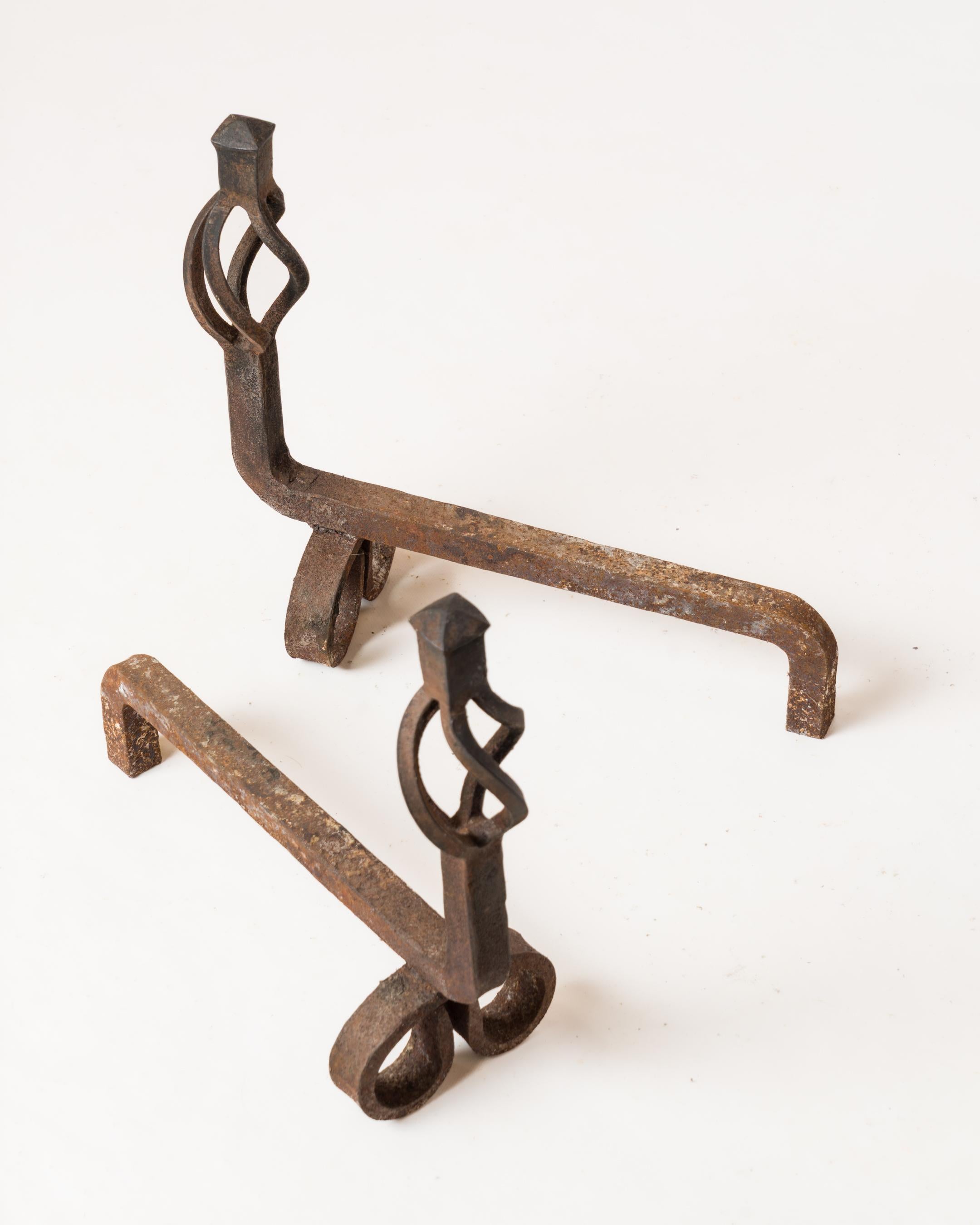 Schmiedeeiserne Dreh-Andirons - Frankreich 1960er Jahre im Zustand „Gut“ im Angebot in New York, NY