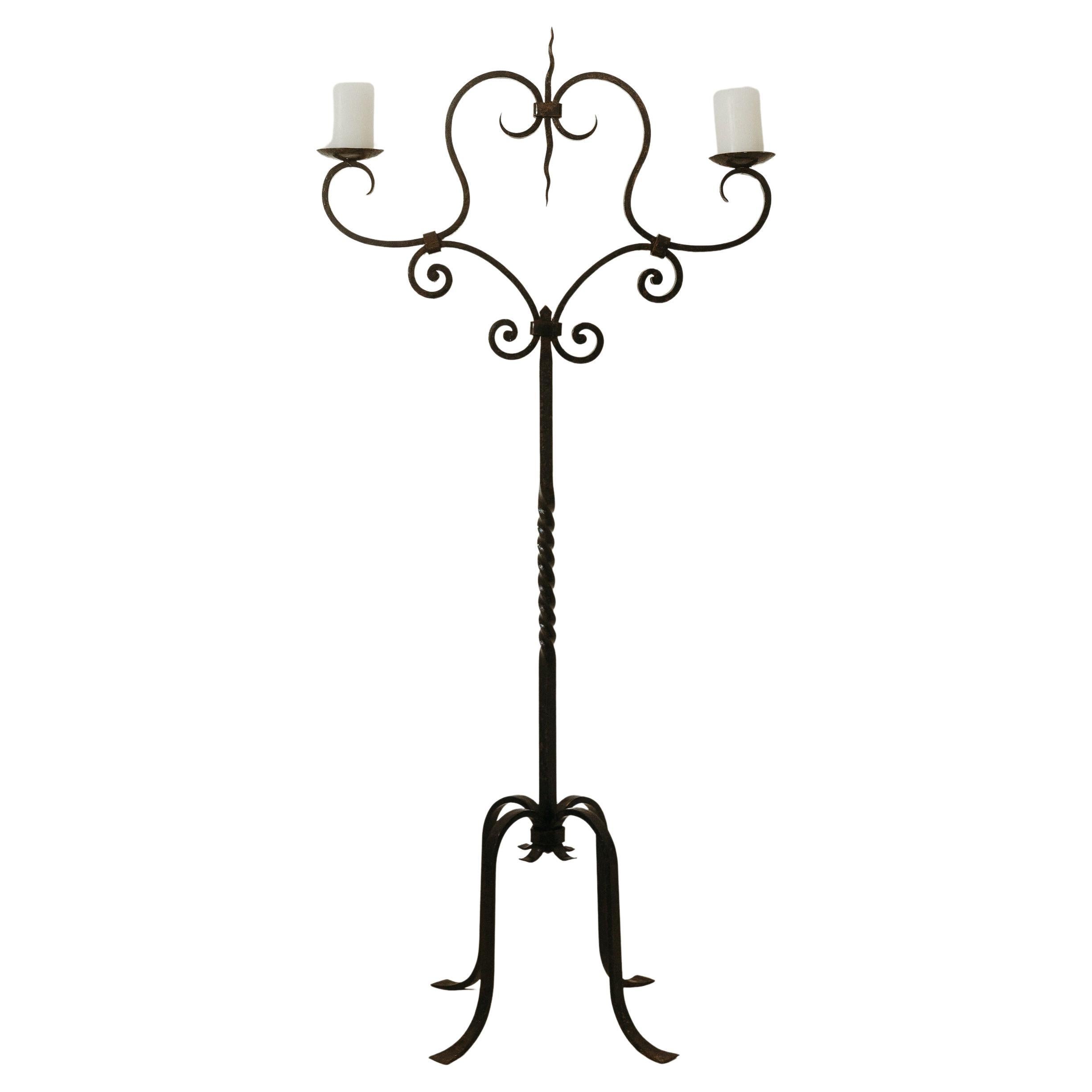 Chandelier à deux branches en fer forgé, France, milieu du XXe siècle en vente