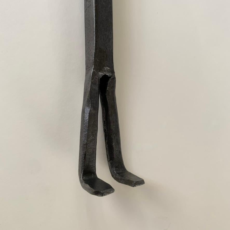 Candeliere da parete in ferro battuto, 1950 circa, Francia. in vendita 2