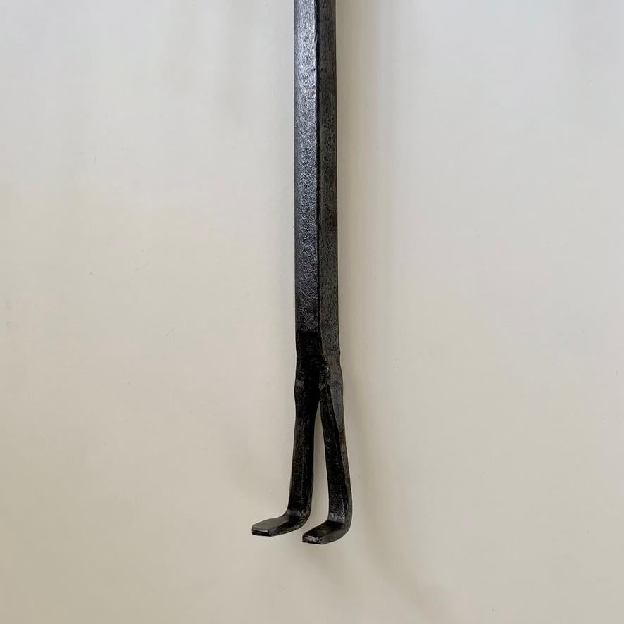 Candeliere da parete in ferro battuto, 1950 circa, Francia. in vendita 1