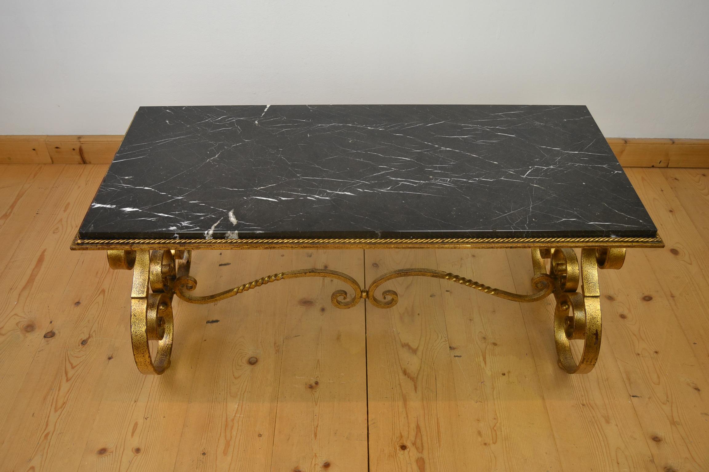 Mid-Century Modern Table basse française en fer forgé et marbre, années 1950 en vente