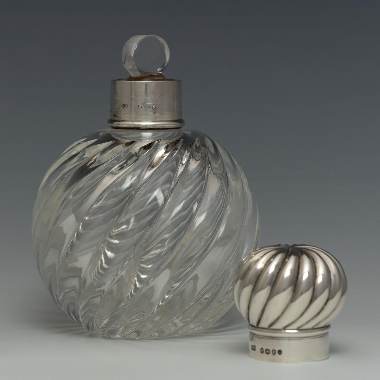 Wrythen Glass and Sterling Silver Perfume Bottle, Hallmarked, 1886 In Good Condition In London, GB