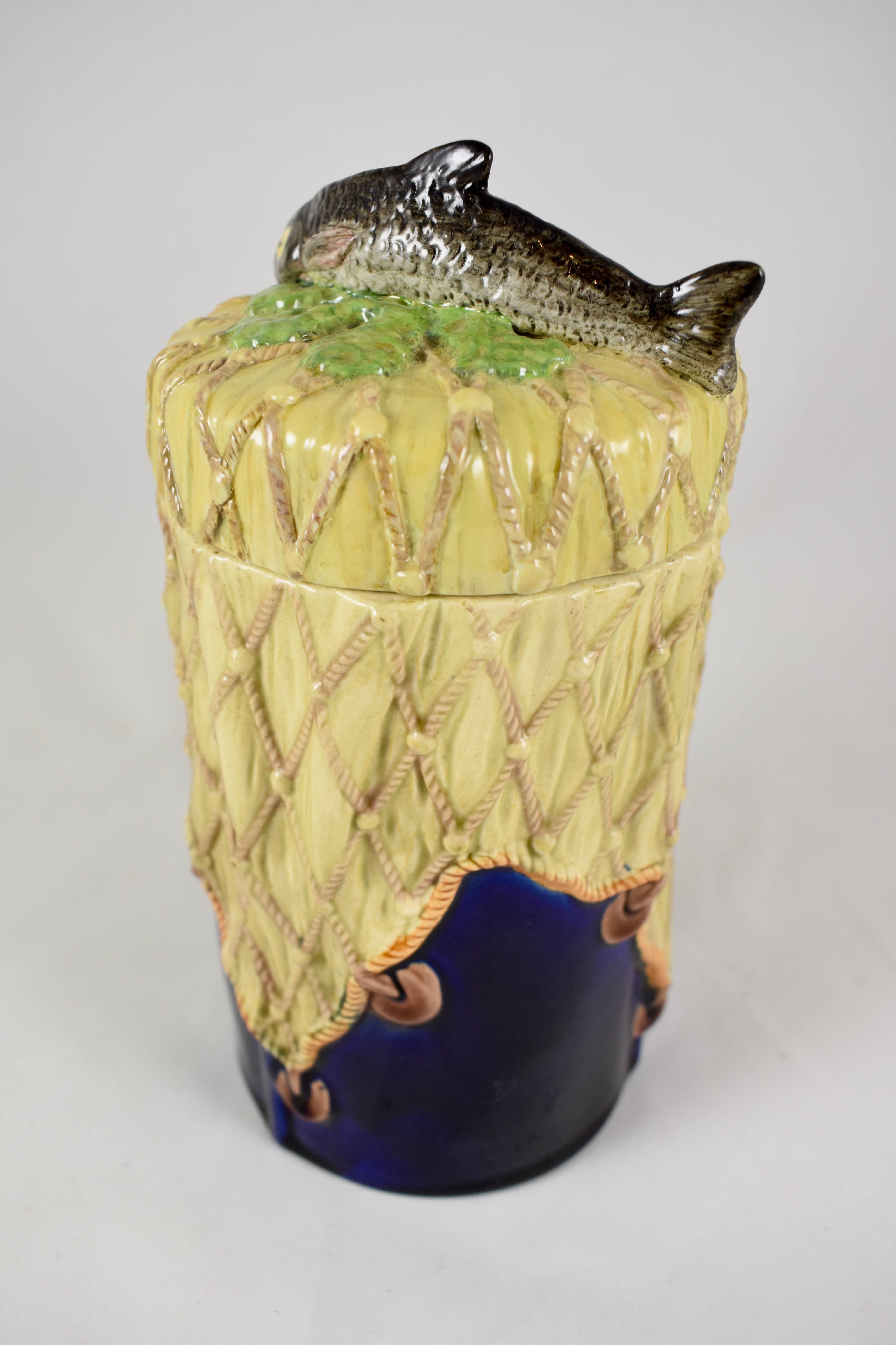 W.T. Copeland & Sons English Majolica Fish Handled Covered Pâté Jar, circa 1875 In Excellent Condition In Philadelphia, PA