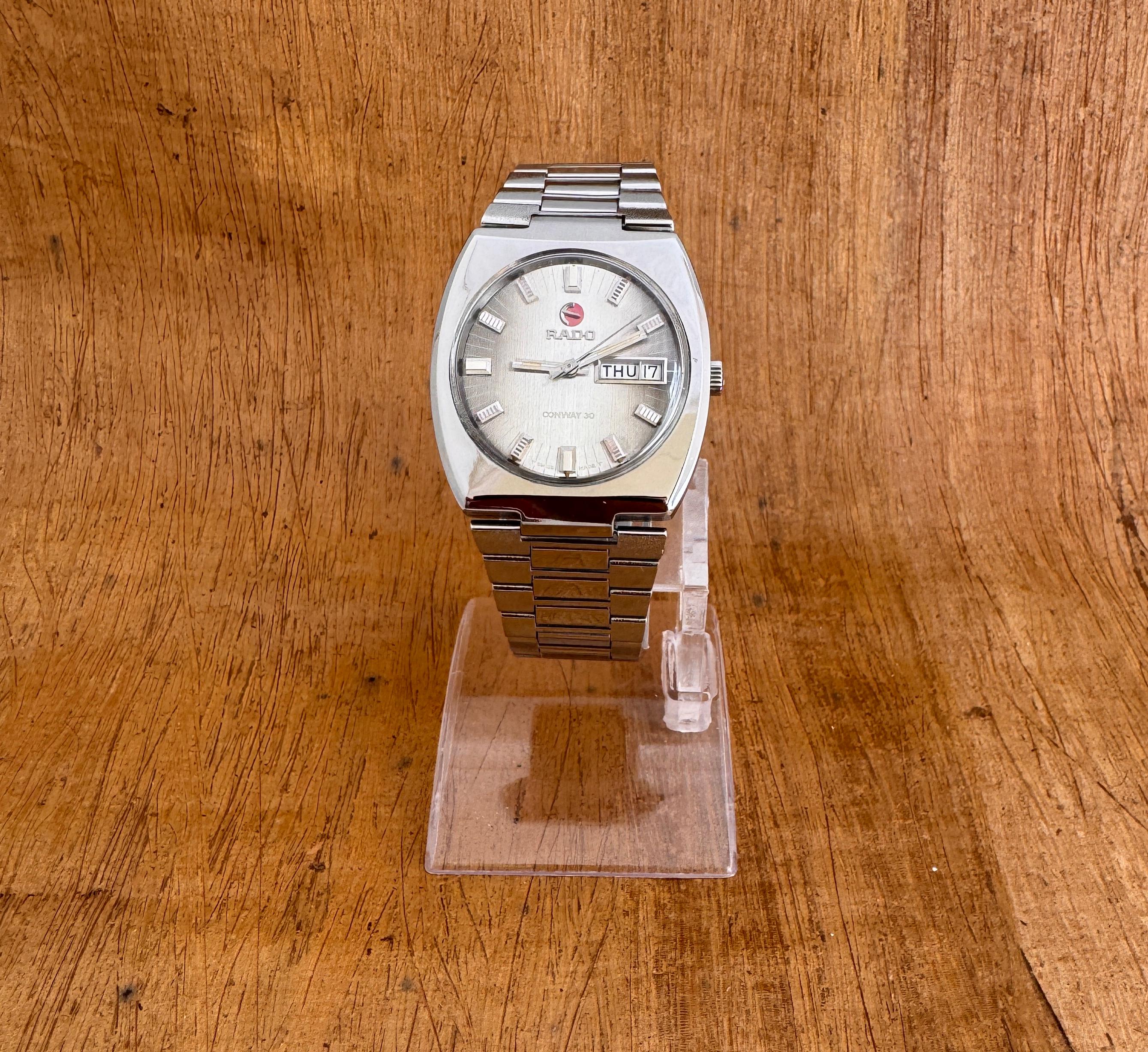  rand : Rado

Model: CONWAY 30

Reference Number: 625 3094 4

Price: 275 USD

Country Of Manufacture: Switzerland

Movement: Automatic

Case Material: Stainless Steel

Measurements :36mm diameter (excluding crown )

Band Type : Stainless Steel With