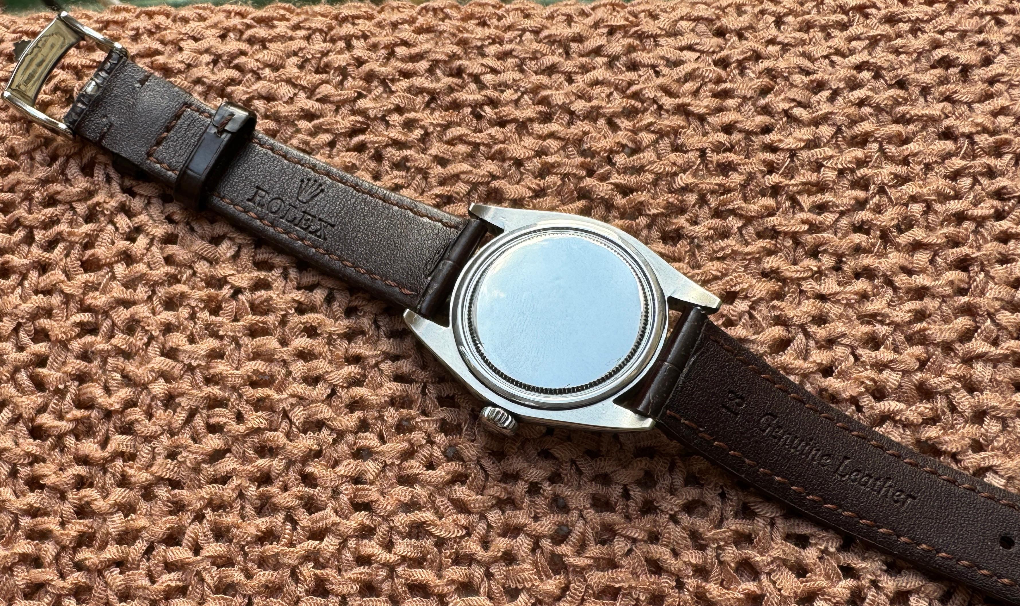  Brand : Rolex

Model: Oyster Precision Royal

Reference Number: .6426

Country Of Manufacture: Switzerland

Movement: Manual winding

Case Material: Stainless Steel

Measurements :34 mm diameter (excluding crown )

Band Type : After Market Leather