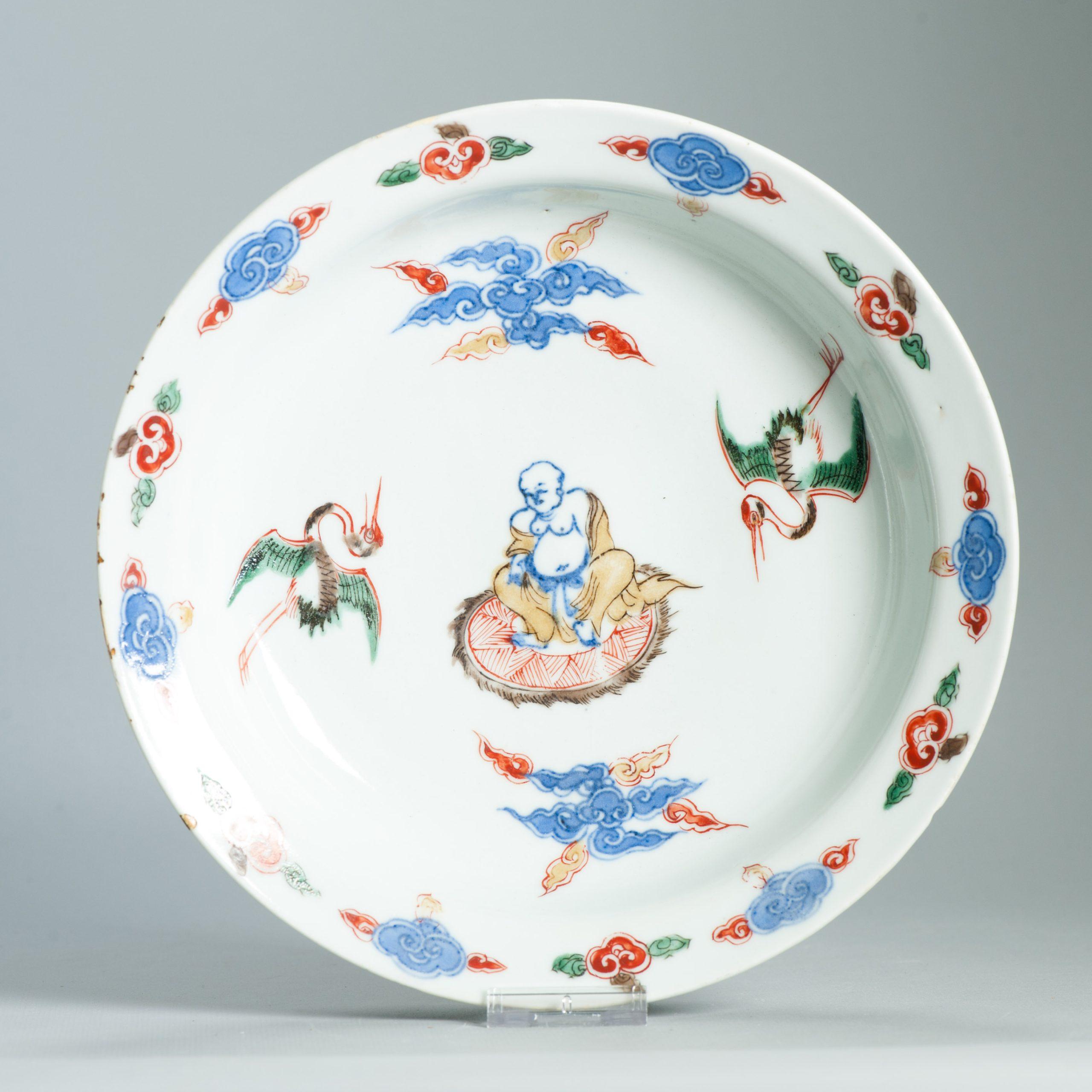 Wucai 17C Antike chinesische Porzellan Ko Akae Tiefe Platte Tianqi Chongzhen Zeitraum im Zustand „Gut“ im Angebot in Amsterdam, Noord Holland