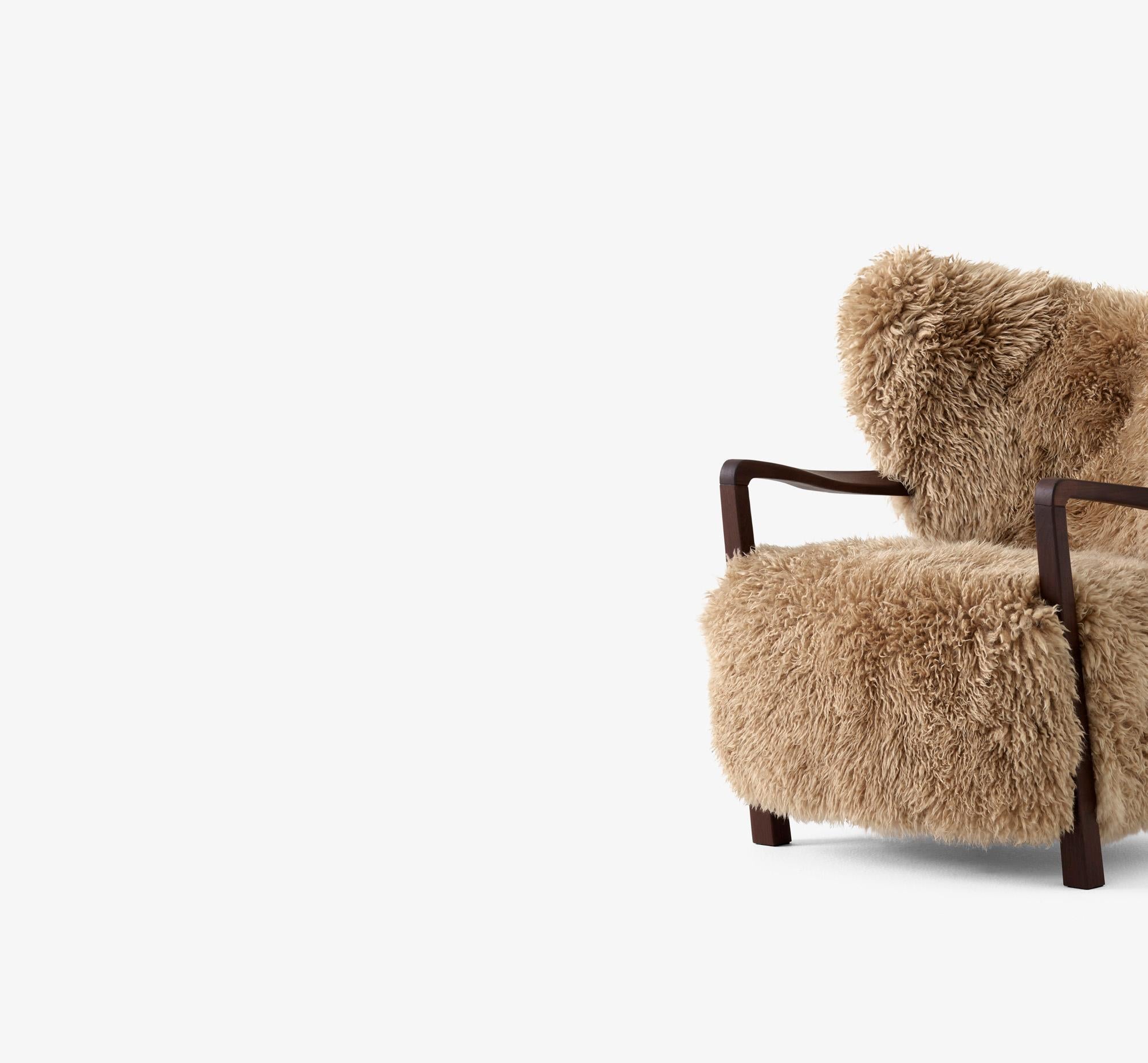 Danish Wulff ATD2 Lounge Chair in Sheepskin/Honey 50 mm & Walnut for & Tradition For Sale