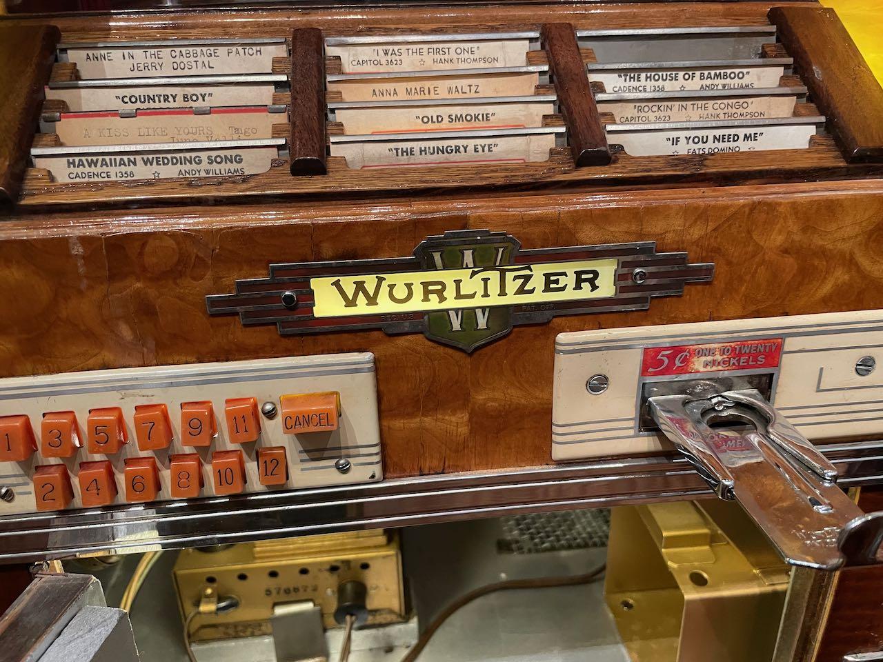 Art Deco Wurlitzer 61 Countertop Jukebox Restored Working 1939 78's