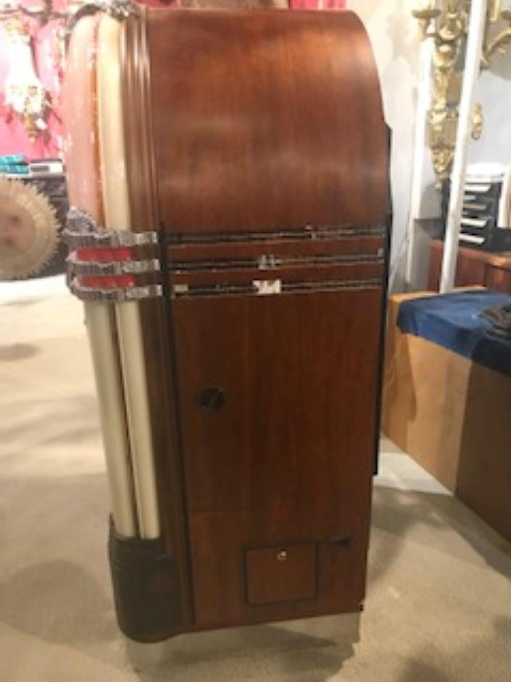 Mid-20th Century Wurlitzer Juke Box For Sale