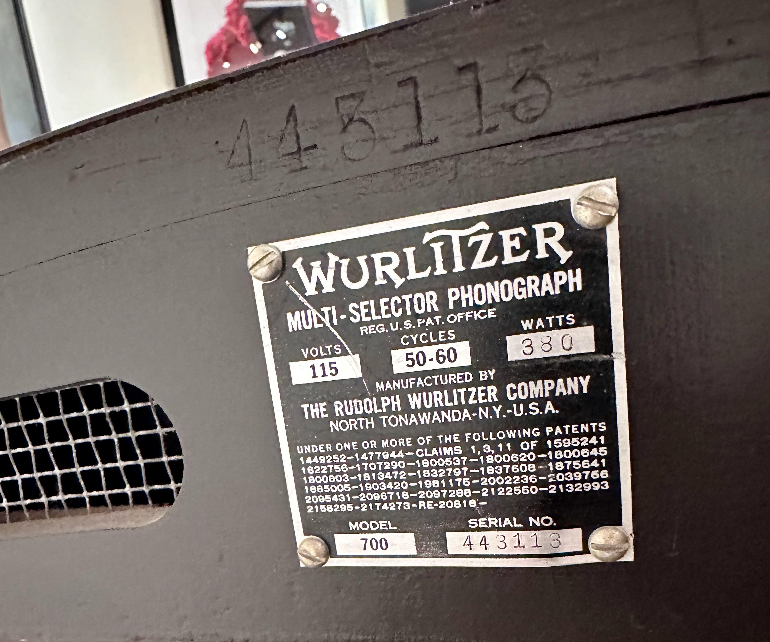 Wurlitzer Juke Box Model 700 Original and Restored Art Deco Circa 1940 For Sale 10