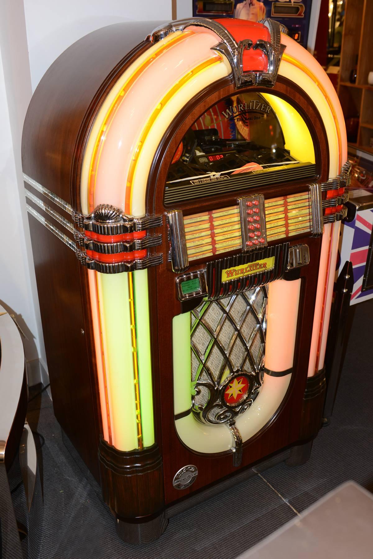 Wurlitzer juke box, genuine original 1948 model.
From 2021 Re-Edition, Audio Equipment for Lazers Discs (CD).
 