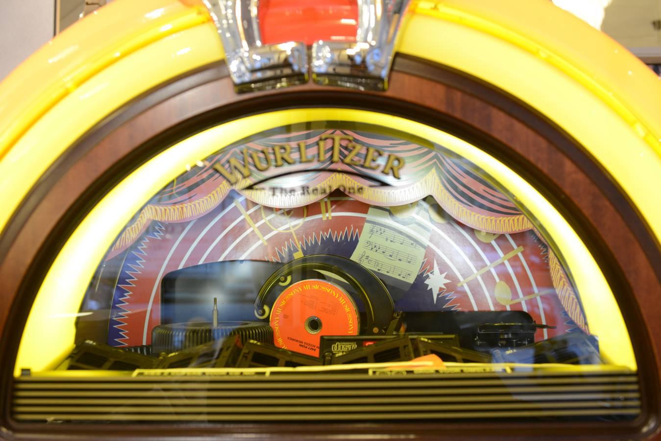 American Wurlitzer Juke Box, Original Model Re-Edited in 2021 with Compact Disc Player For Sale