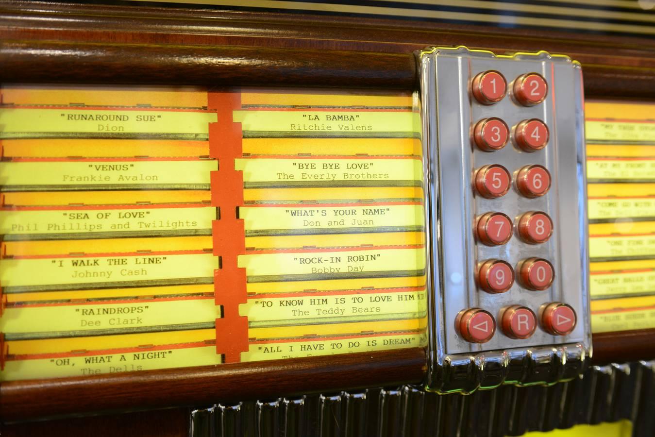 Contemporary Wurlitzer Juke Box, Original Model Re-Edited in 2021 with Compact Disc Player For Sale