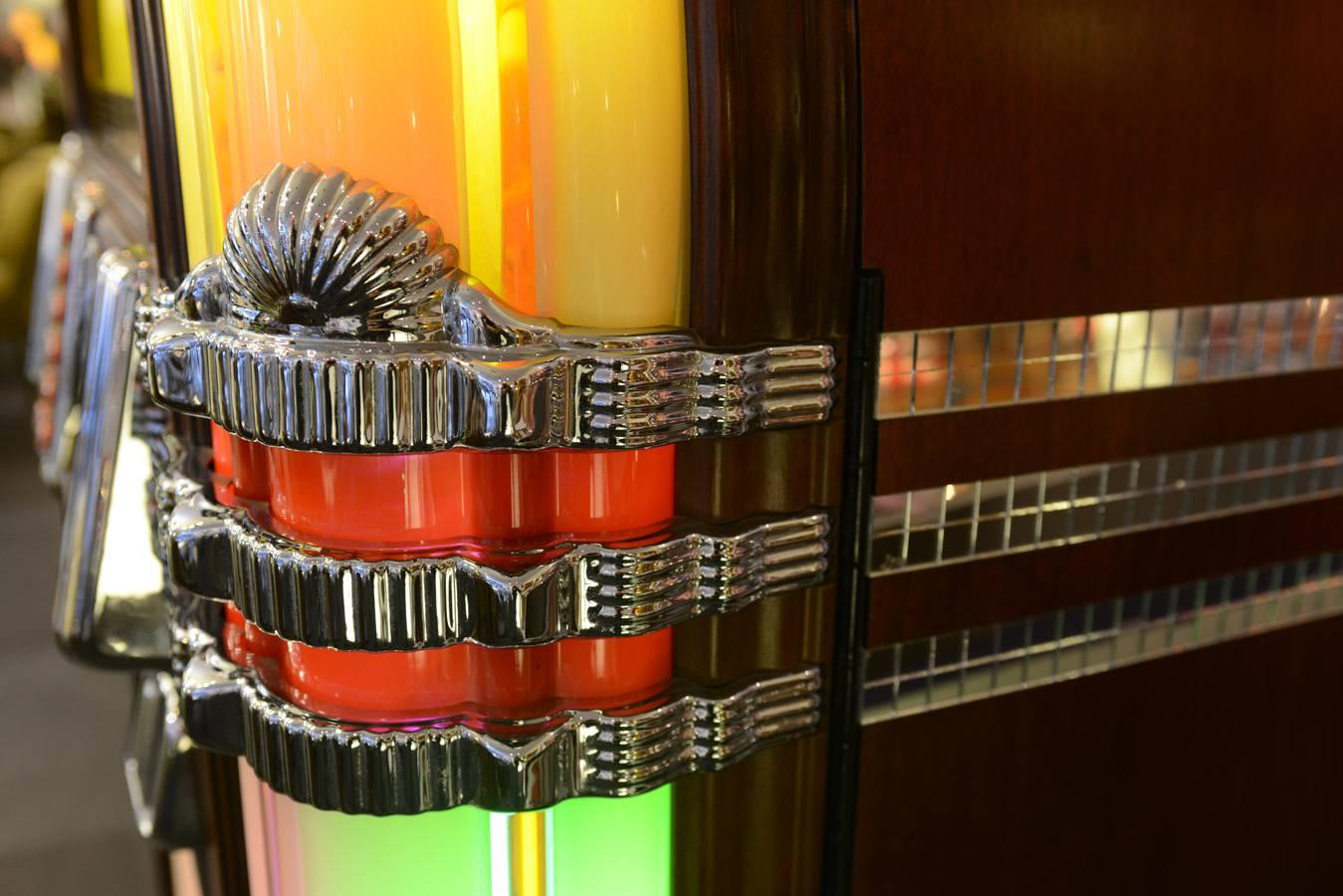 Wurlitzer Juke Box, Original Model Re-Edited in 2021 with Compact Disc Player For Sale 1