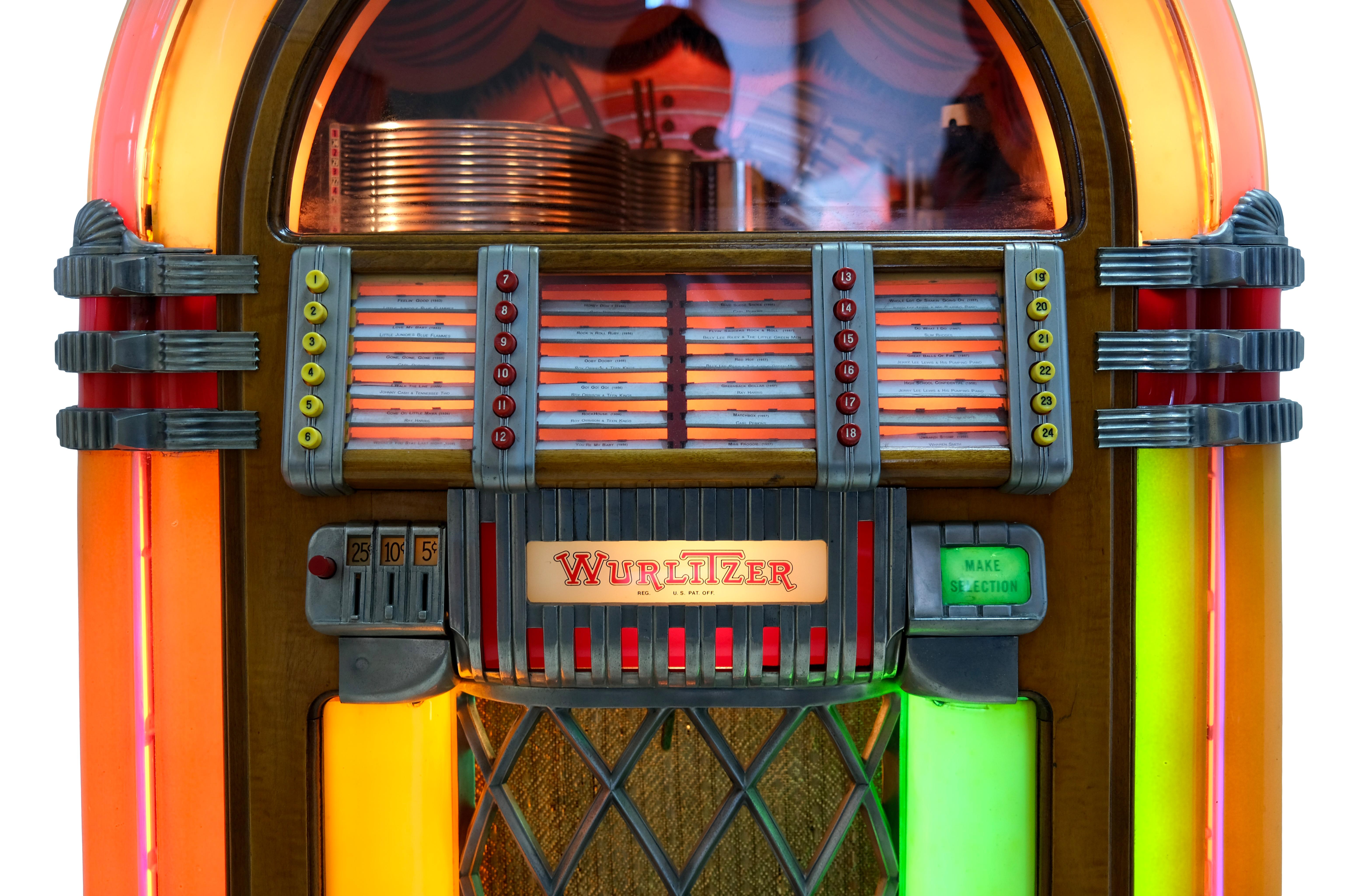 Wurlitzer Jukebox from 1943 Multi Selector Phonograph from the United States For Sale 4