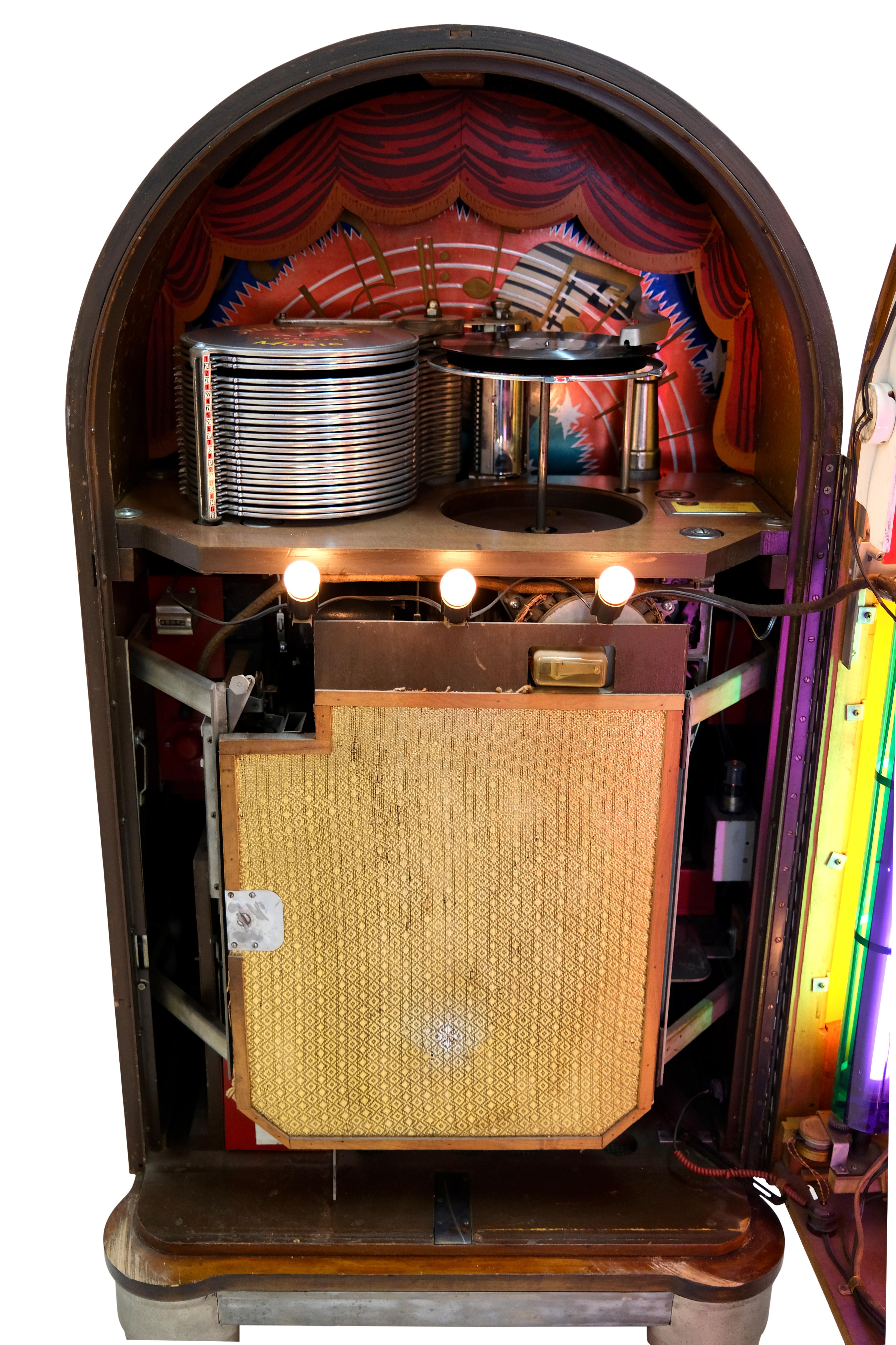 Wurlitzer Jukebox from 1943 Multi Selector Phonograph from the United States For Sale 9