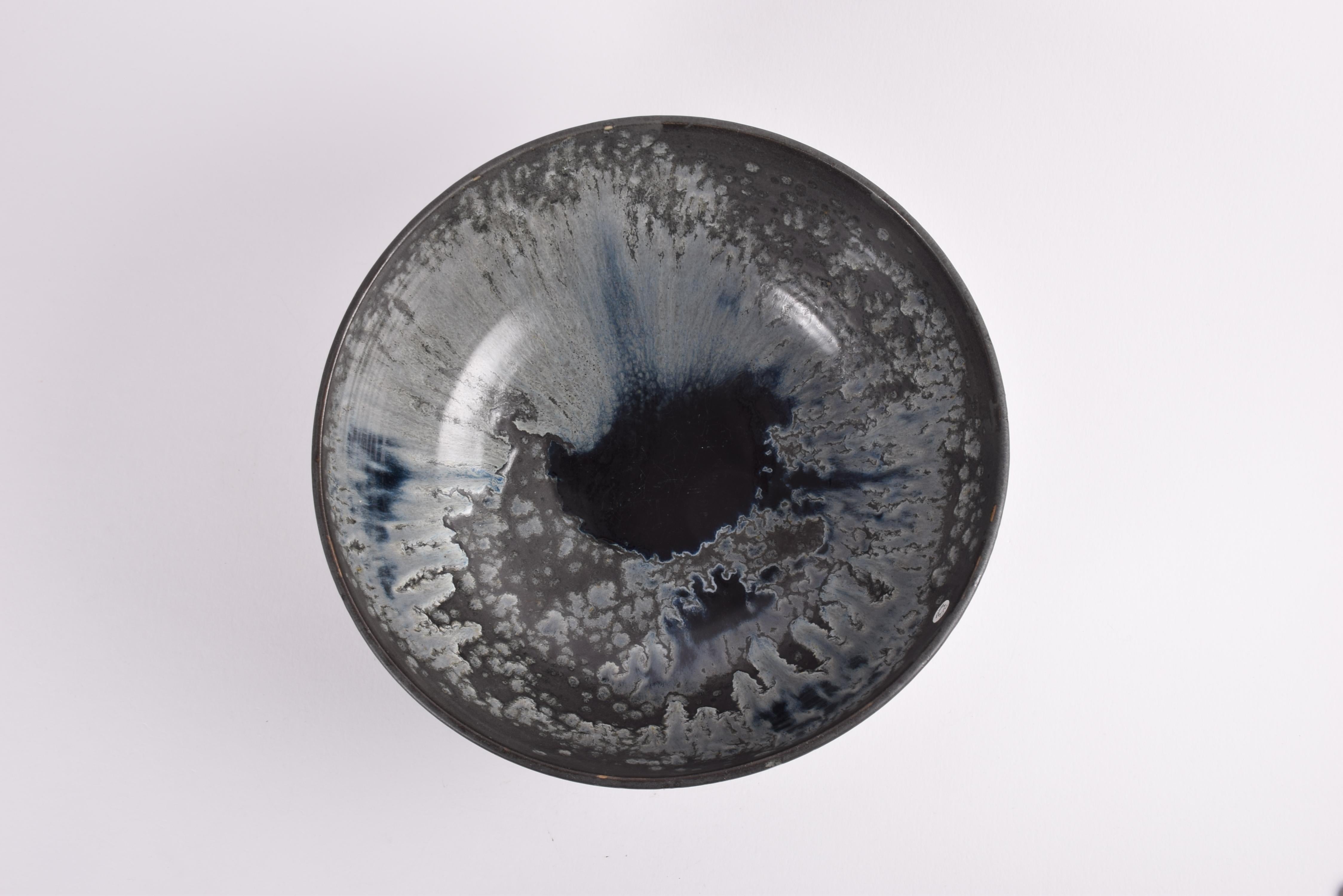 Mid-Century Modern Würtz Denmark Huge Unique Ceramic Bowl Anthracite, Gray, Dark Blue Glaze ca 2010 For Sale