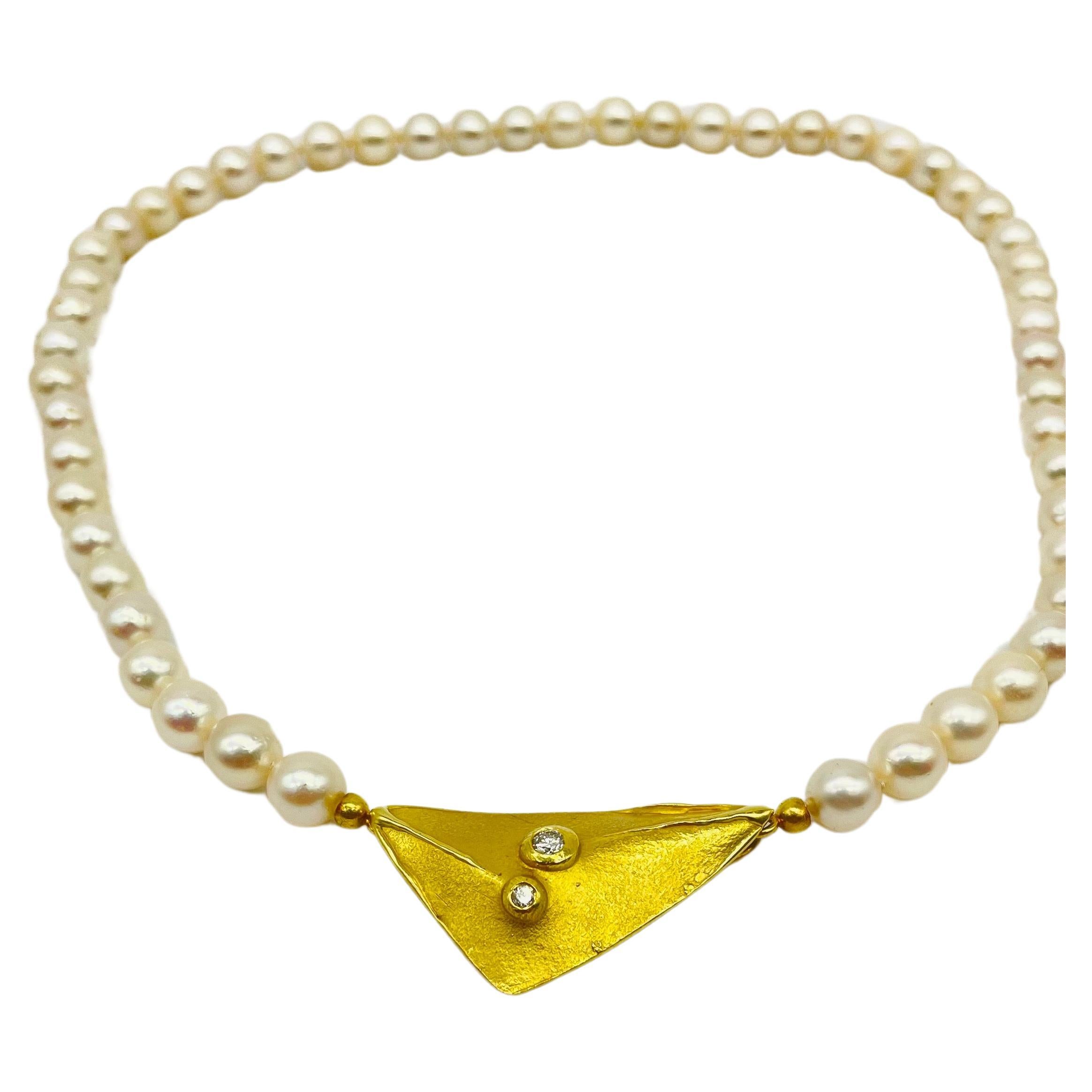 Aesthetic Movement Wurzbacher 18k yellow gold pearl necklace with diamonds For Sale