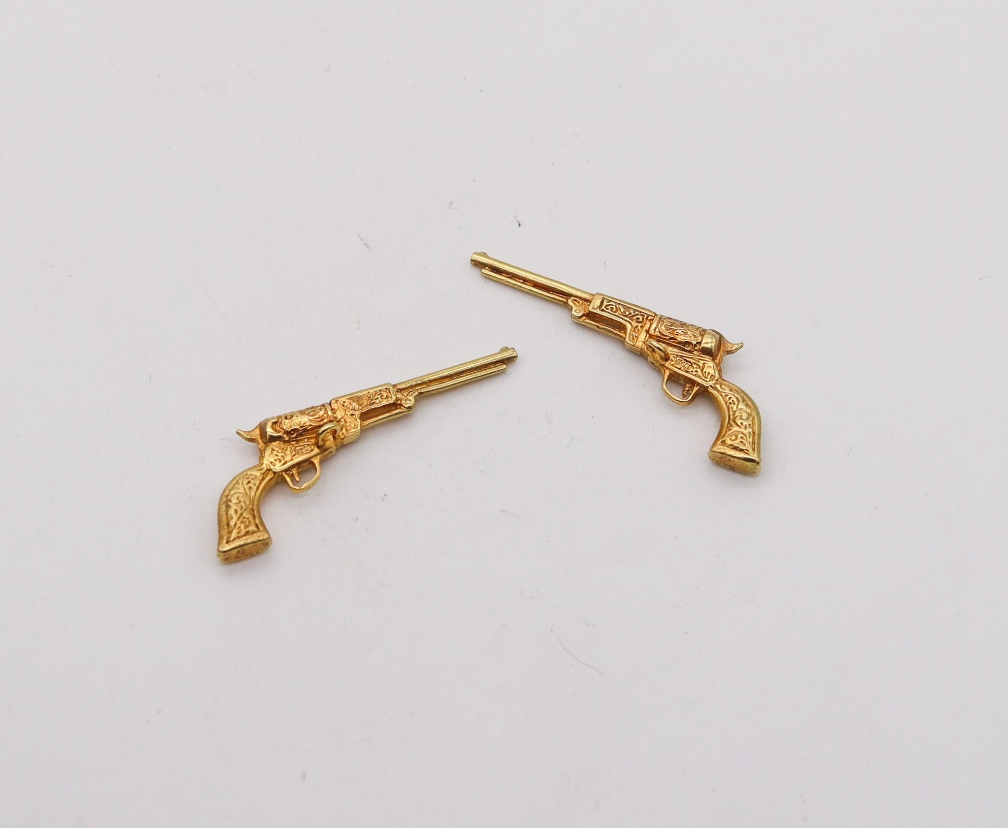 Wust & Co. 1915 Art Deco Pistol Cufflinks In 18Kt Yellow Gold With Fitted Box In Excellent Condition For Sale In Miami, FL