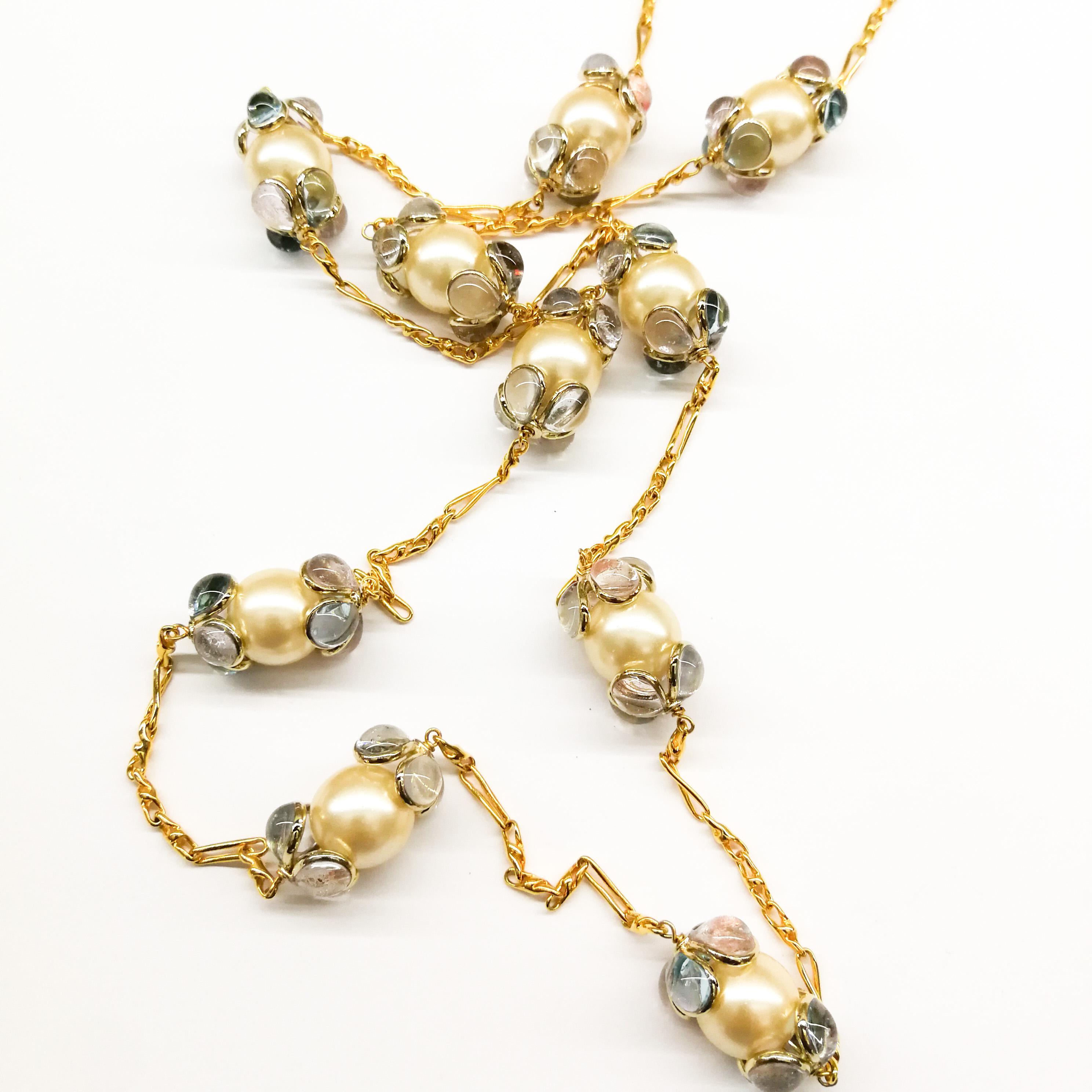 Collection «WW » sautoir en verre coulé long, perles et chaîne dorée, France, 2018 en vente 3