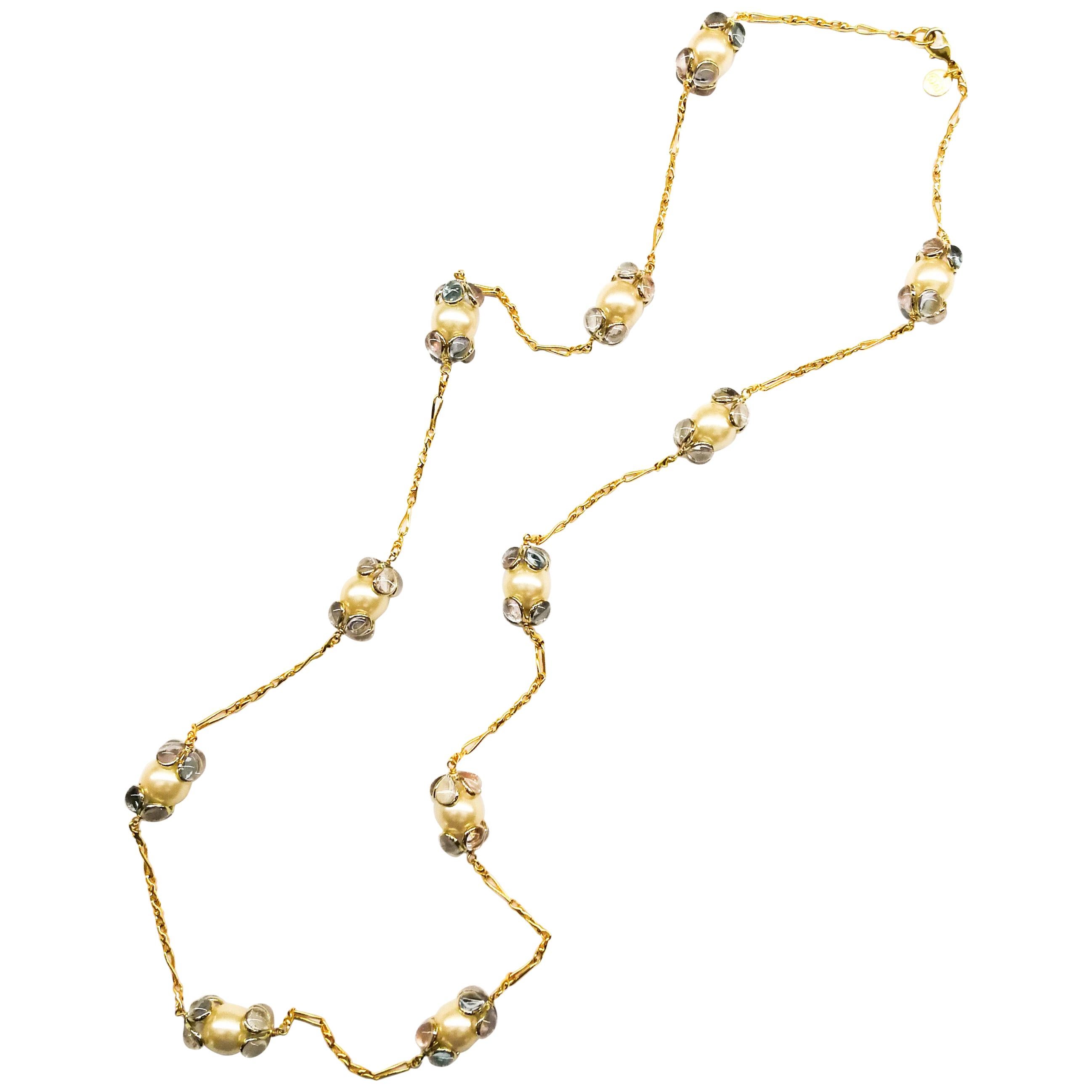 Collection «WW » sautoir en verre coulé long, perles et chaîne dorée, France, 2018 en vente