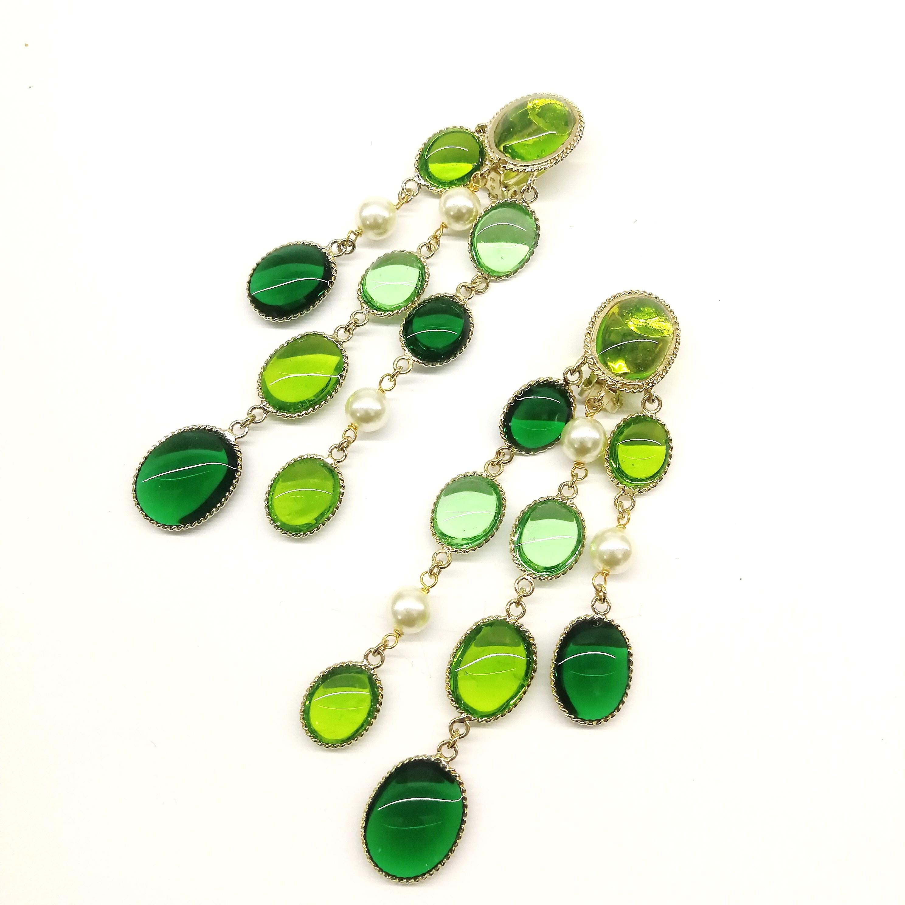 'WW' emerald and peridot poured glass, pearl 'Harlequin' drop earrings, 2018 For Sale 6