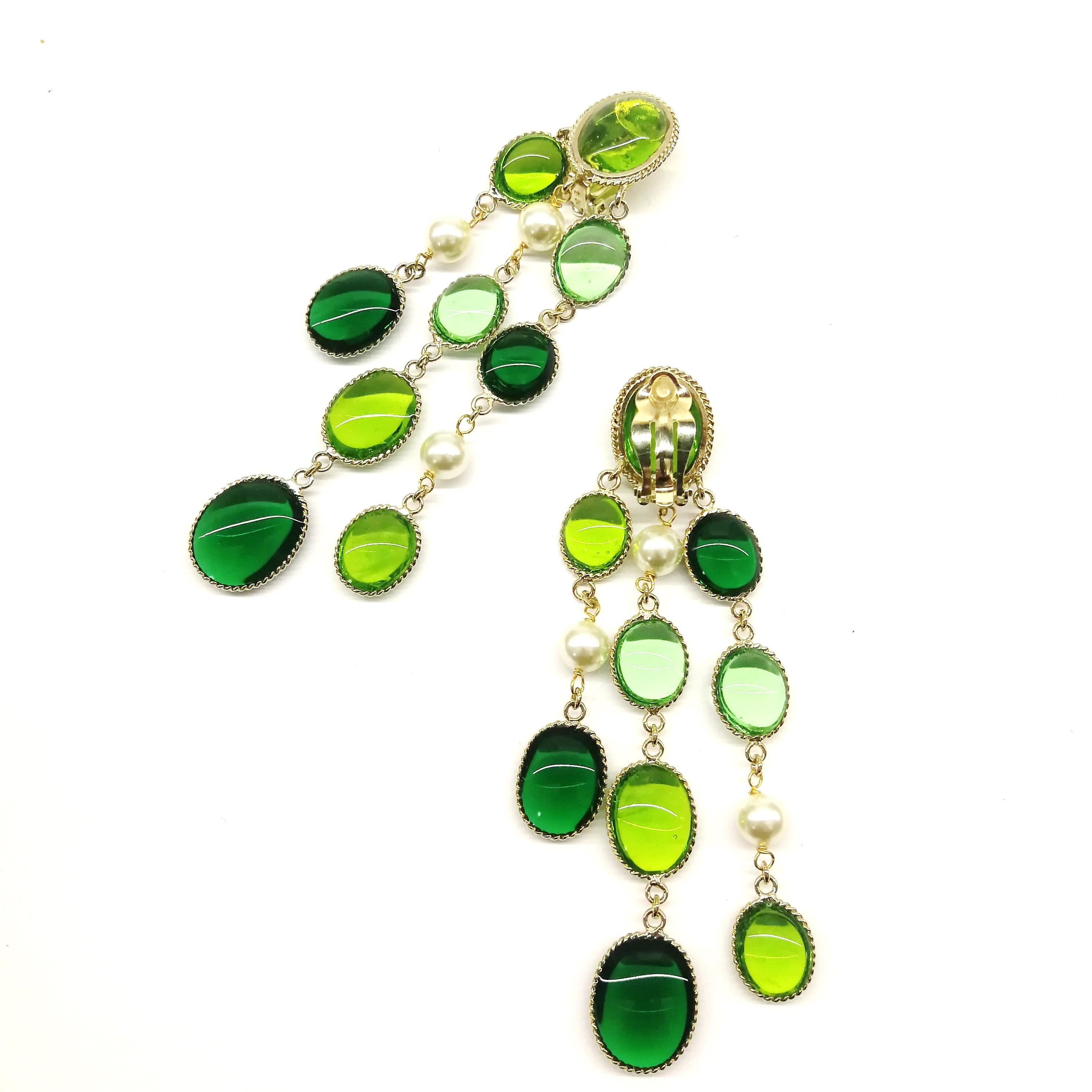 'WW' emerald and peridot poured glass, pearl 'Harlequin' drop earrings, 2018 For Sale 7