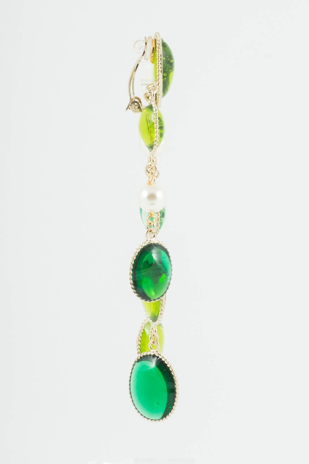 'WW' emerald and peridot poured glass, pearl 'Harlequin' drop earrings, 2018 For Sale 8