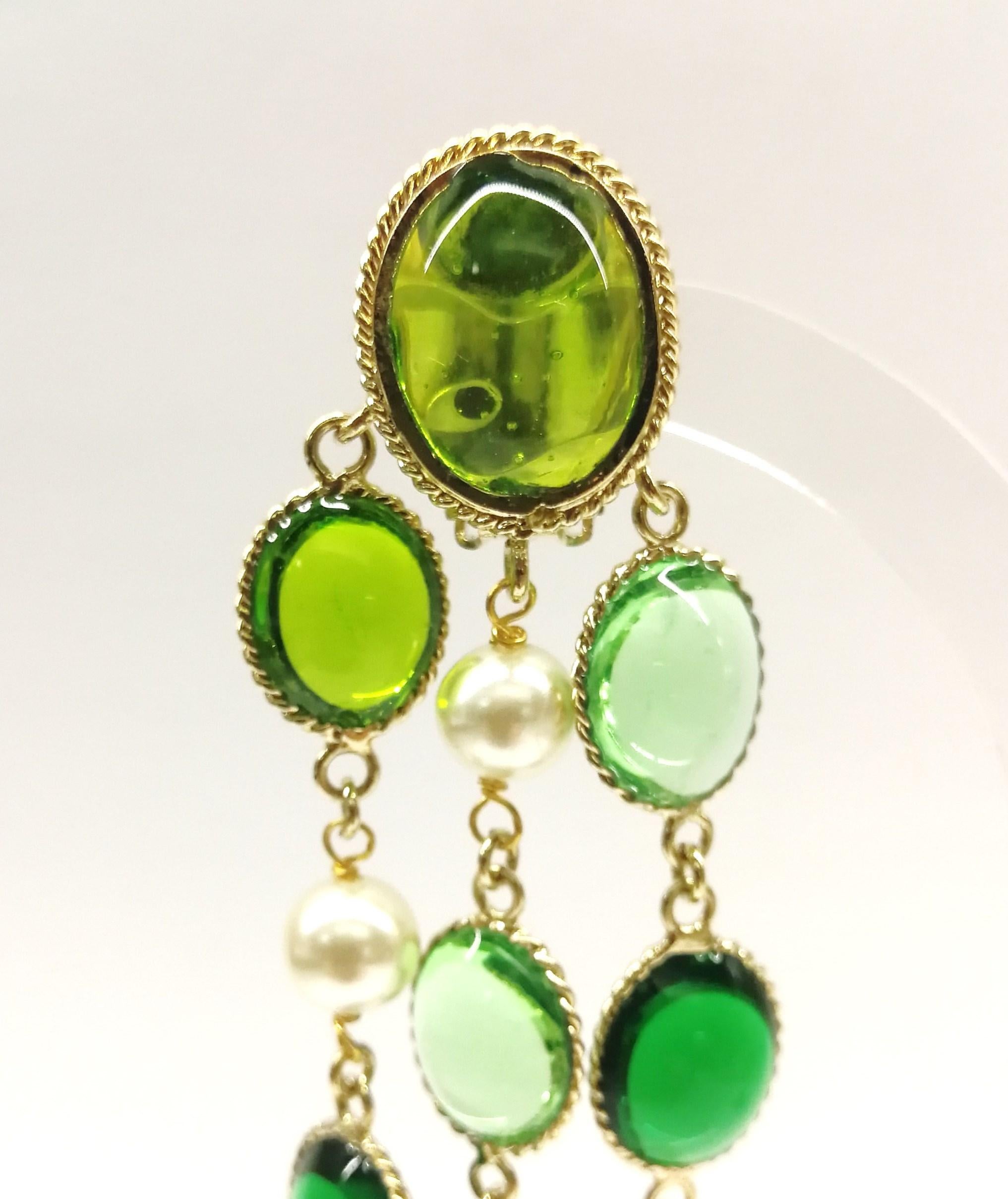 'WW' emerald and peridot poured glass, pearl 'Harlequin' drop earrings, 2018 For Sale 2