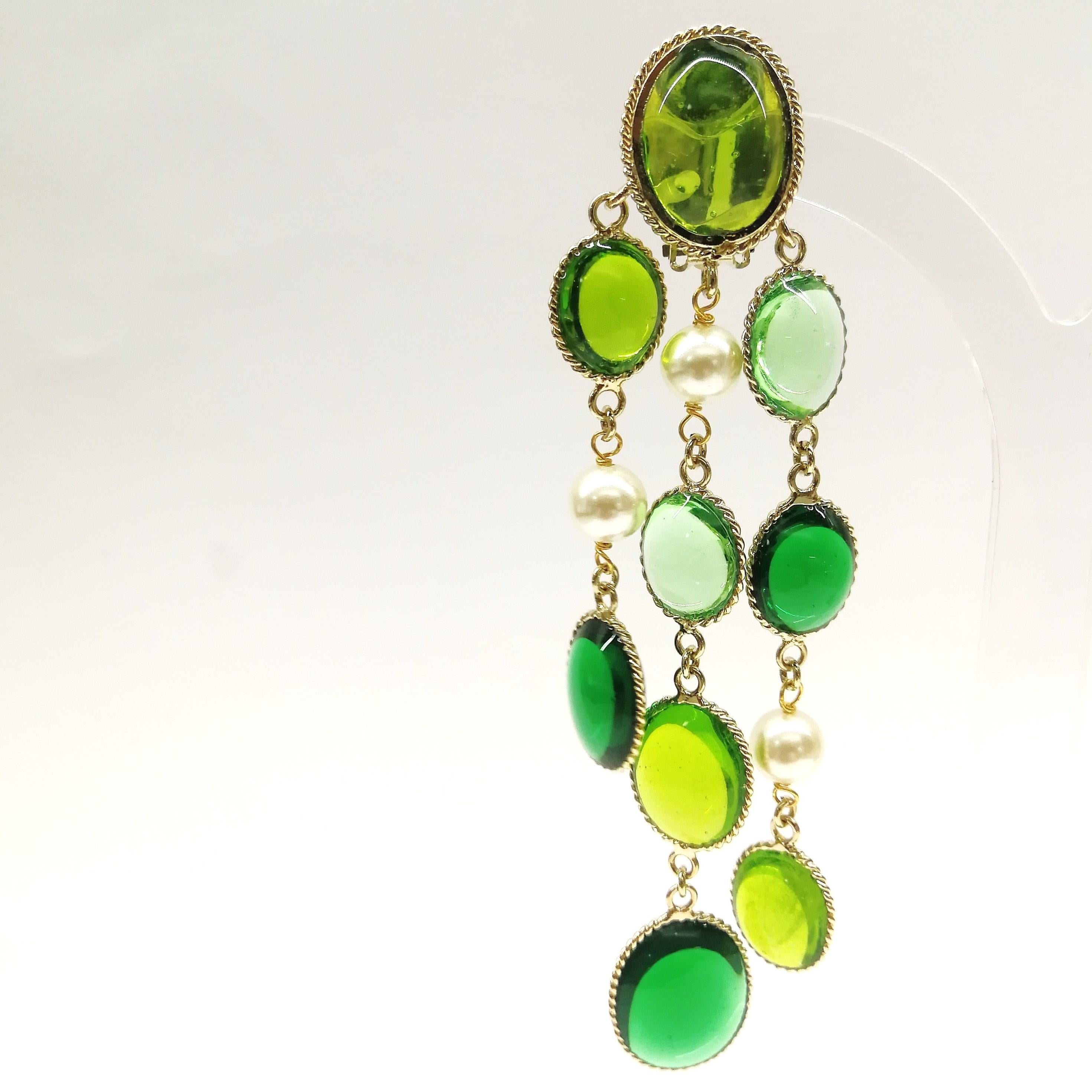 'WW' emerald and peridot poured glass, pearl 'Harlequin' drop earrings, 2018 For Sale 4