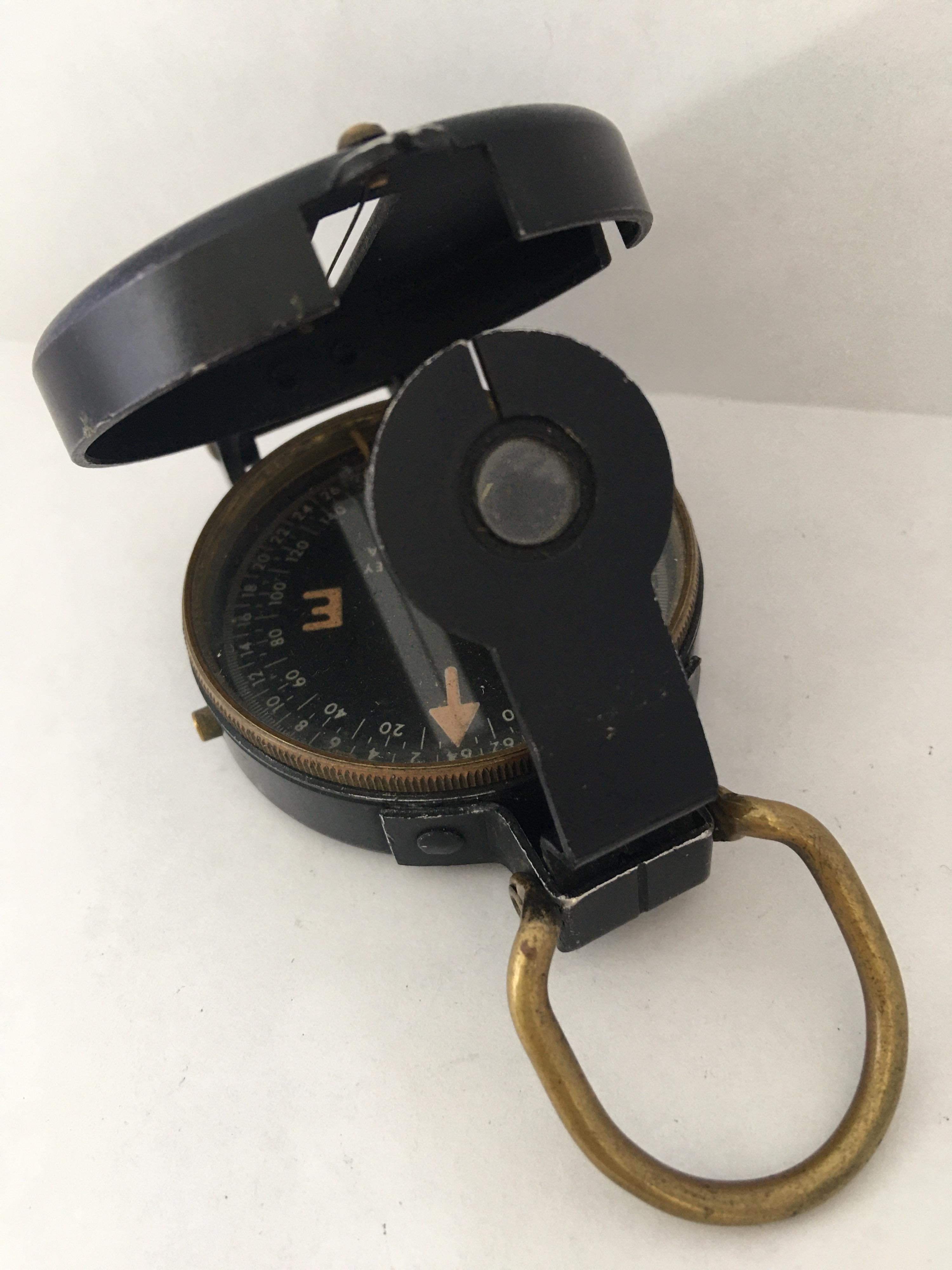 WW II Field Compass Manufactured by W & L..E. Gurley, Troy, NY, USA In Good Condition In Carlisle, GB