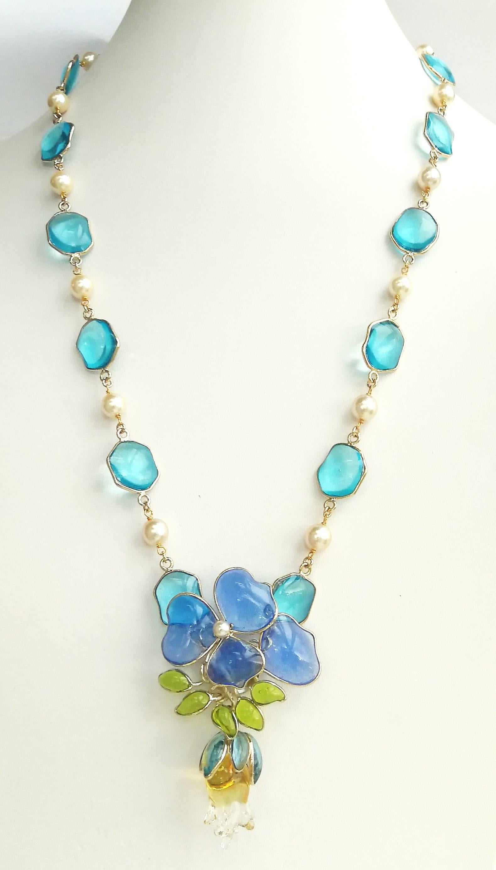 A charming pendant necklace, beautifully crafted, with a striking combination of colours of light blue, a rich sapphire blue, chartreuse ,citrine, and interspersed with paste pearls. Light and fresh, this would grace Summer whites, or deeper blues 