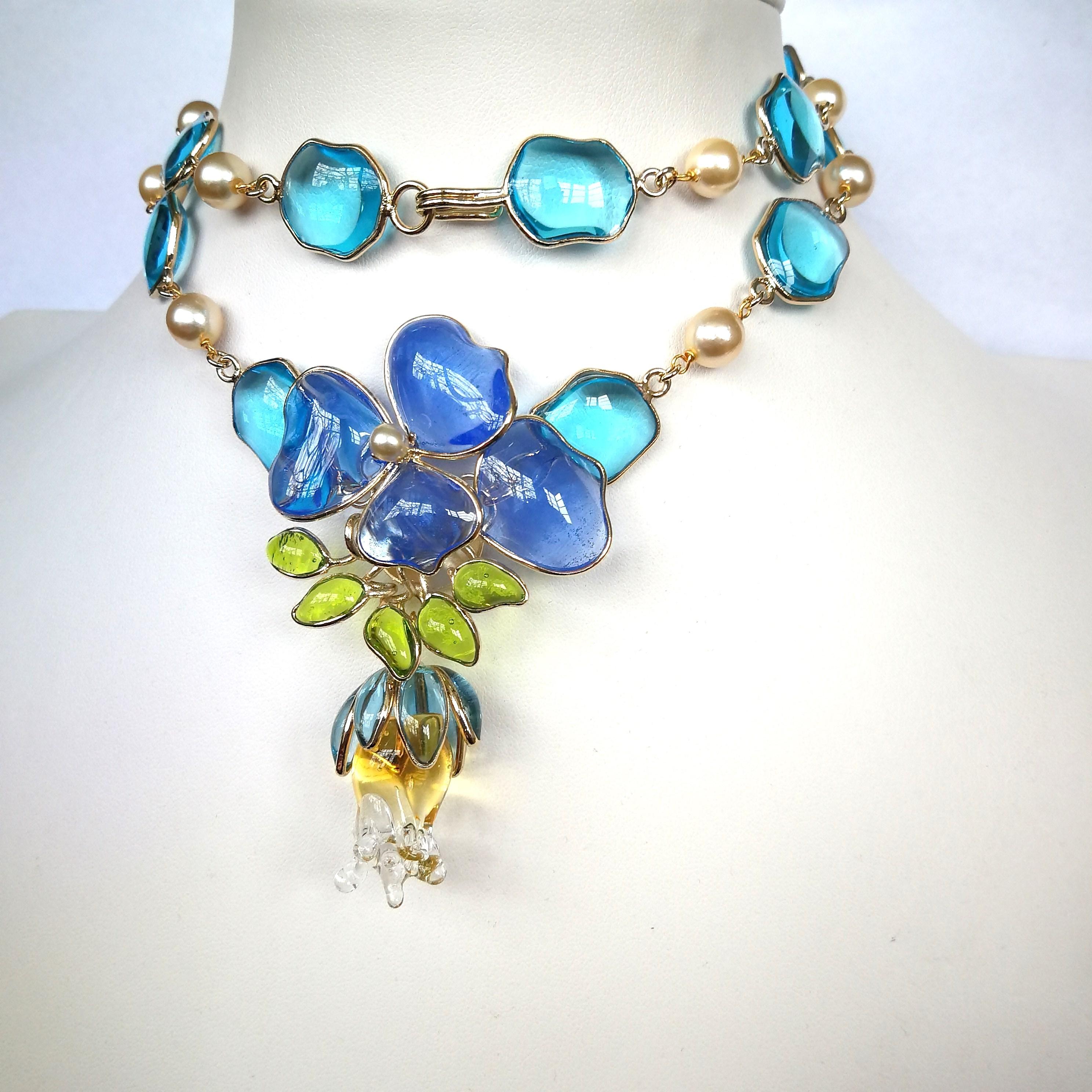 'WW' poured glass, paste and paste pearl 'Loulou' pendant necklace, France, 2018 In New Condition For Sale In Greyabbey, County Down