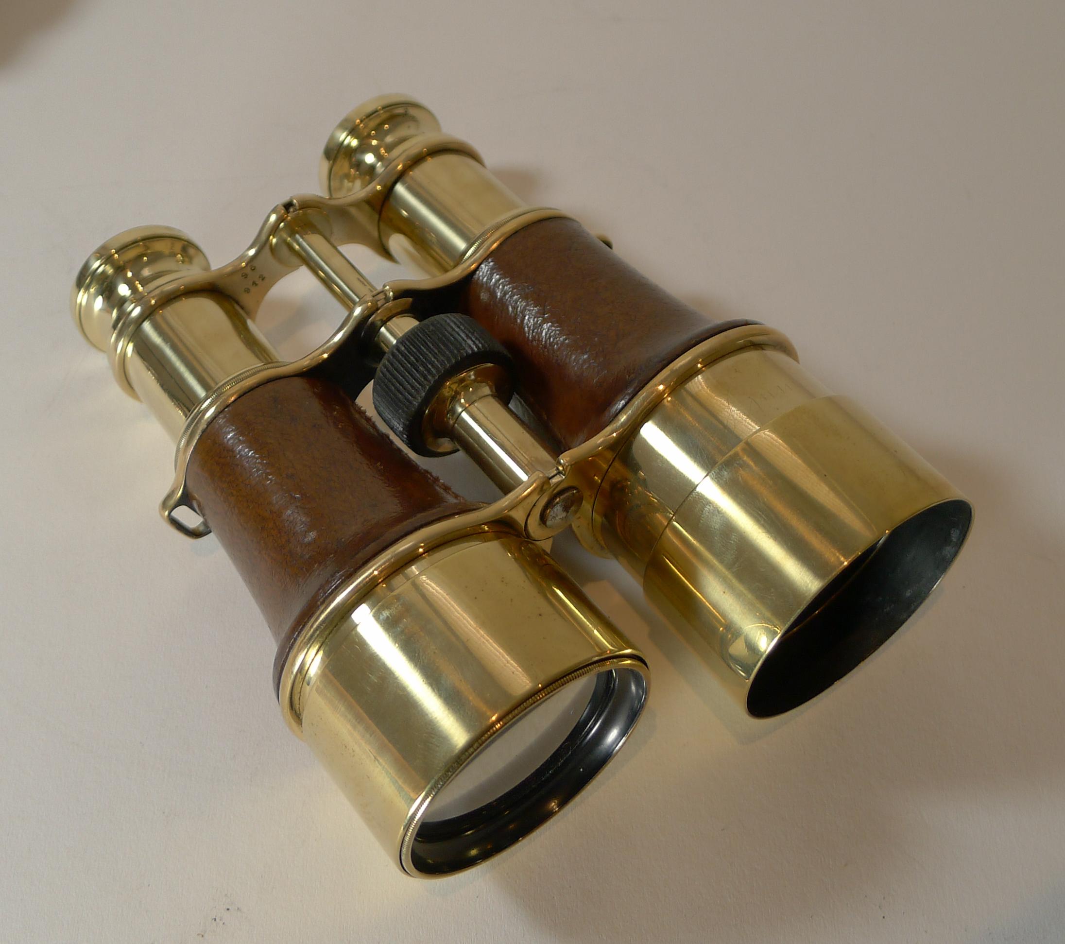 WW1 Issued Antique French Binoculars Signed L. Petit, Paris In Good Condition In Bath, GB