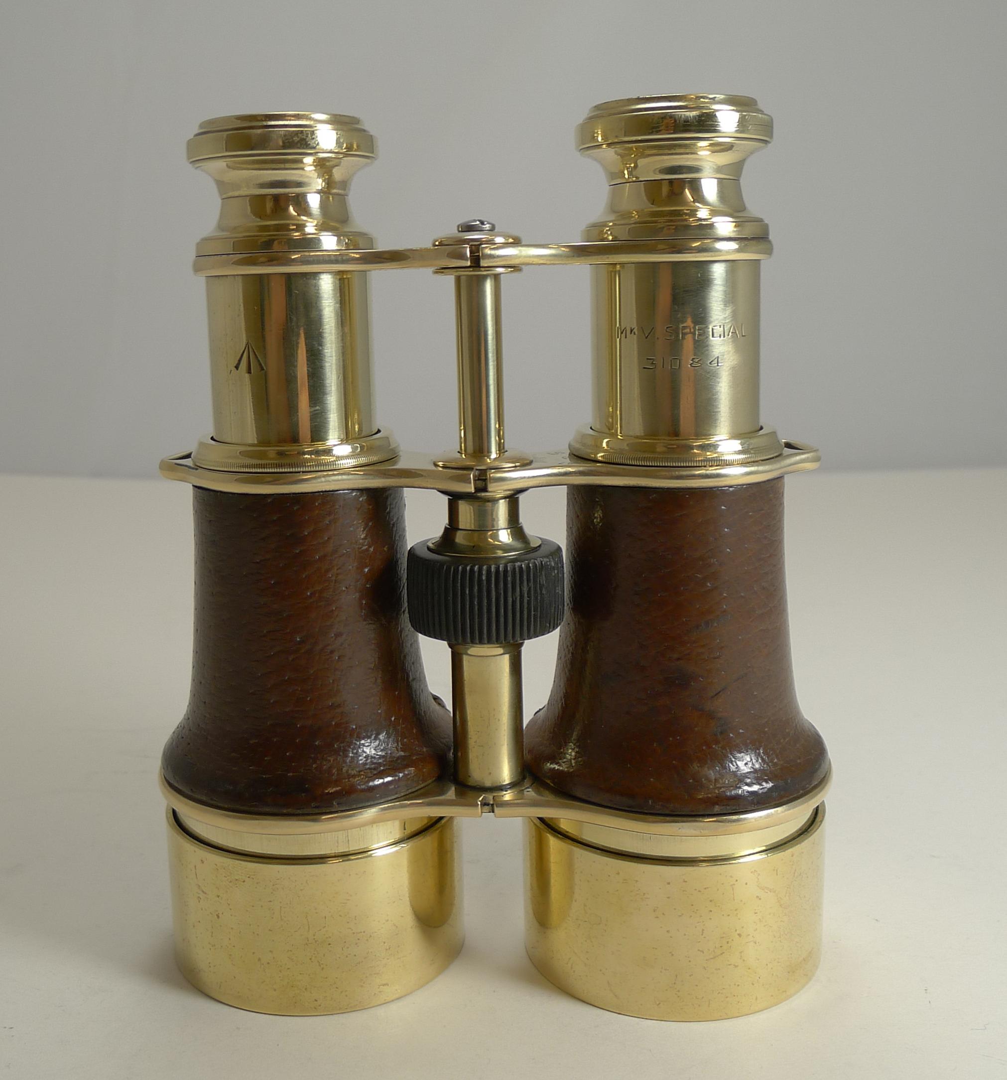 WW1 Issued Antique French Binoculars Signed L. Petit, Paris In Good Condition In Bath, GB
