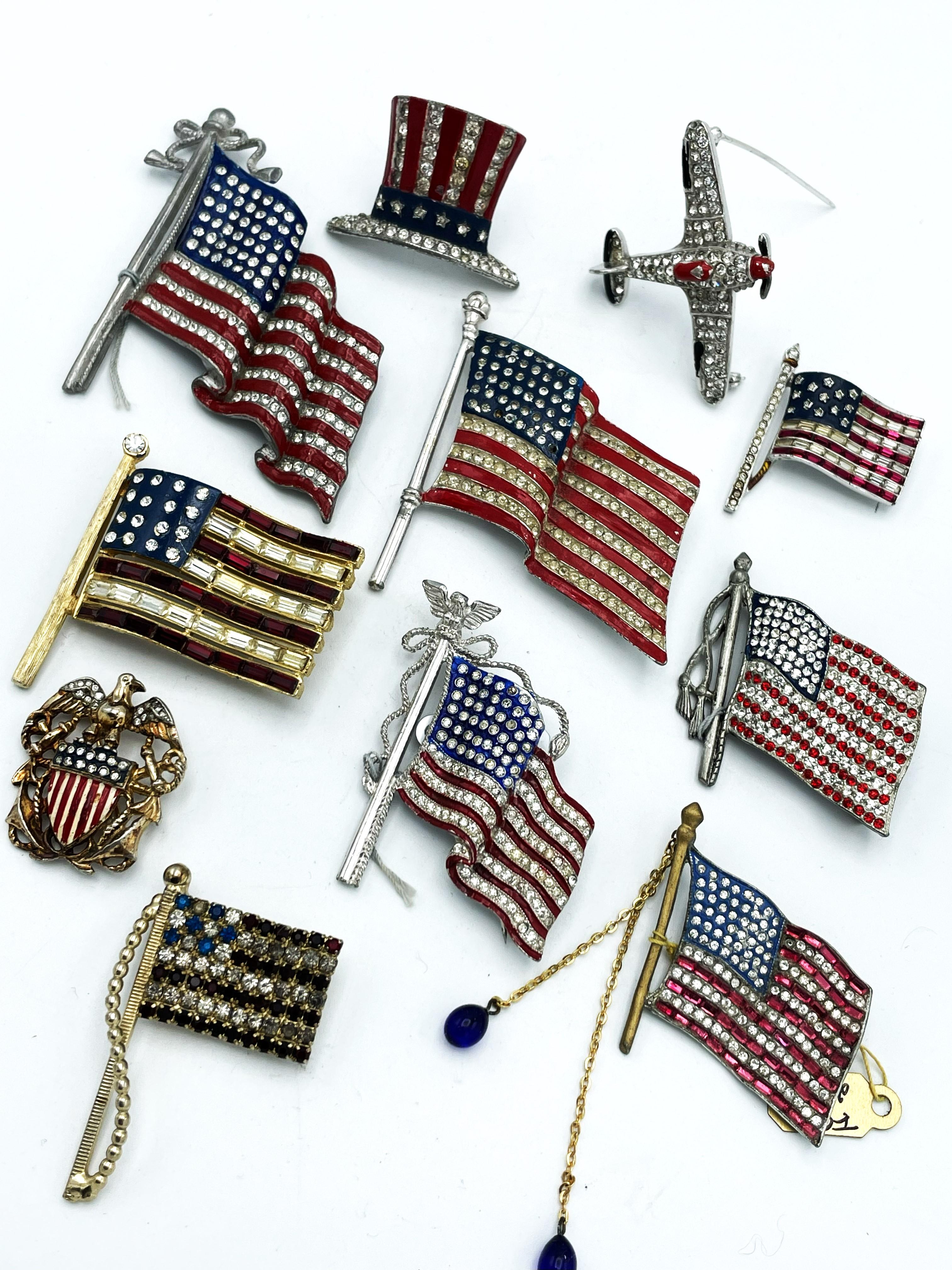 WW2 US Patriotic Flag brooch, enamel and red and blue rhinestones, 1940s For Sale 2