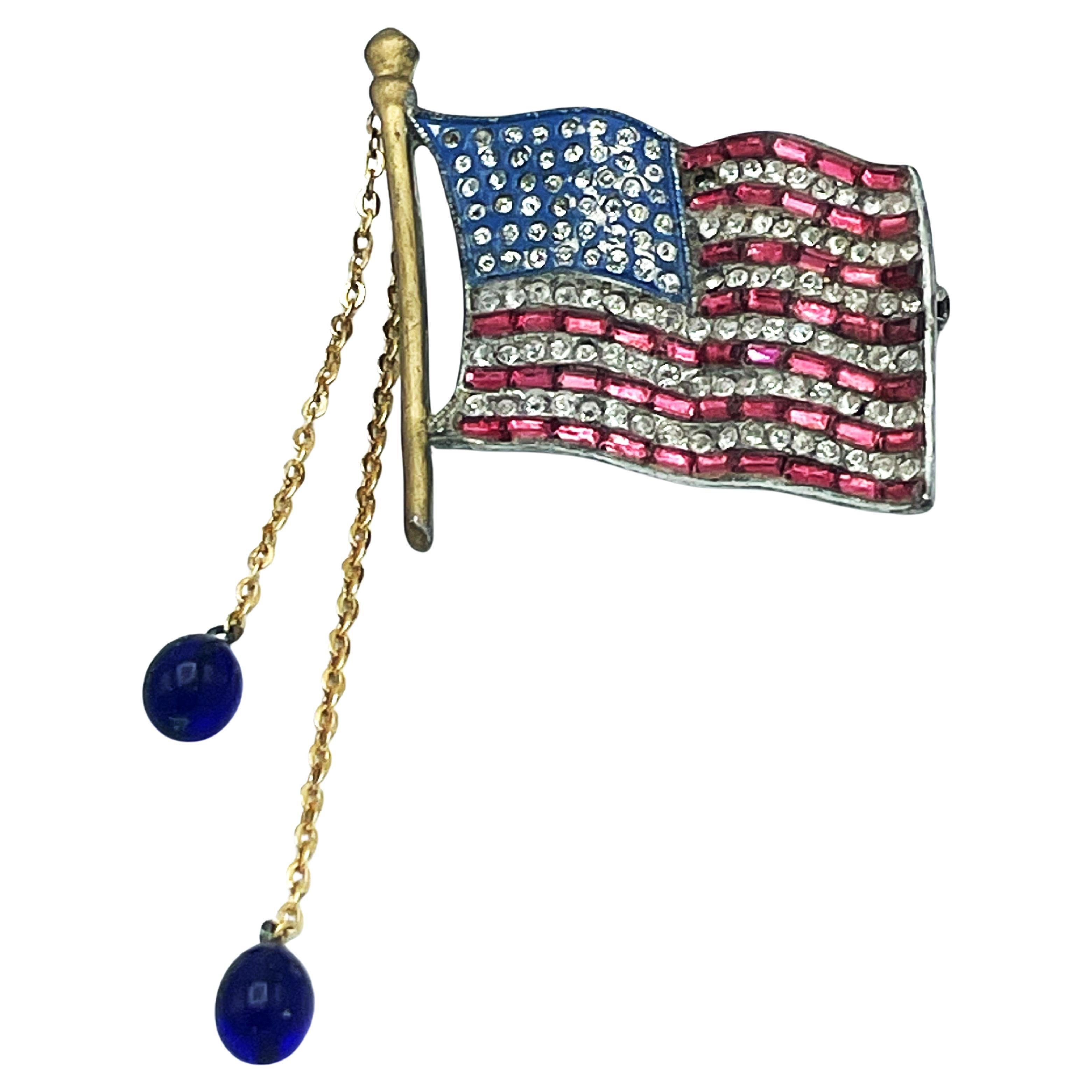 Broche drapeau patriotique américain WW2, émail et strass rouge et bleu, années 1940