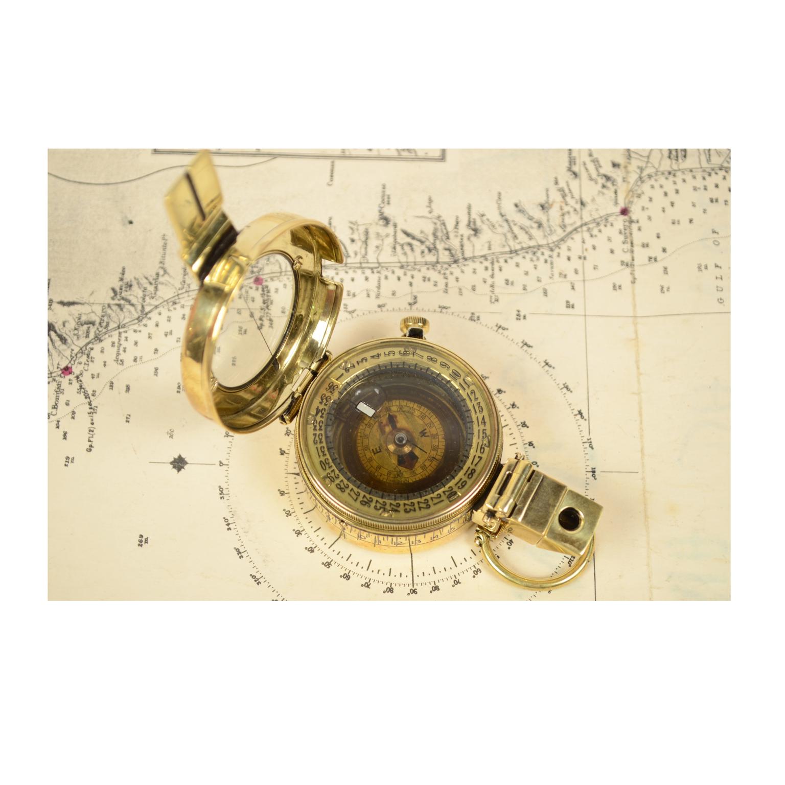 James Henry Steward 406 Strand London surveying liquid prismatic compass used by the British Army officers during the First World War, complete with original leather case. It is a small-sized vintage compass typically used in pleasure sailing,