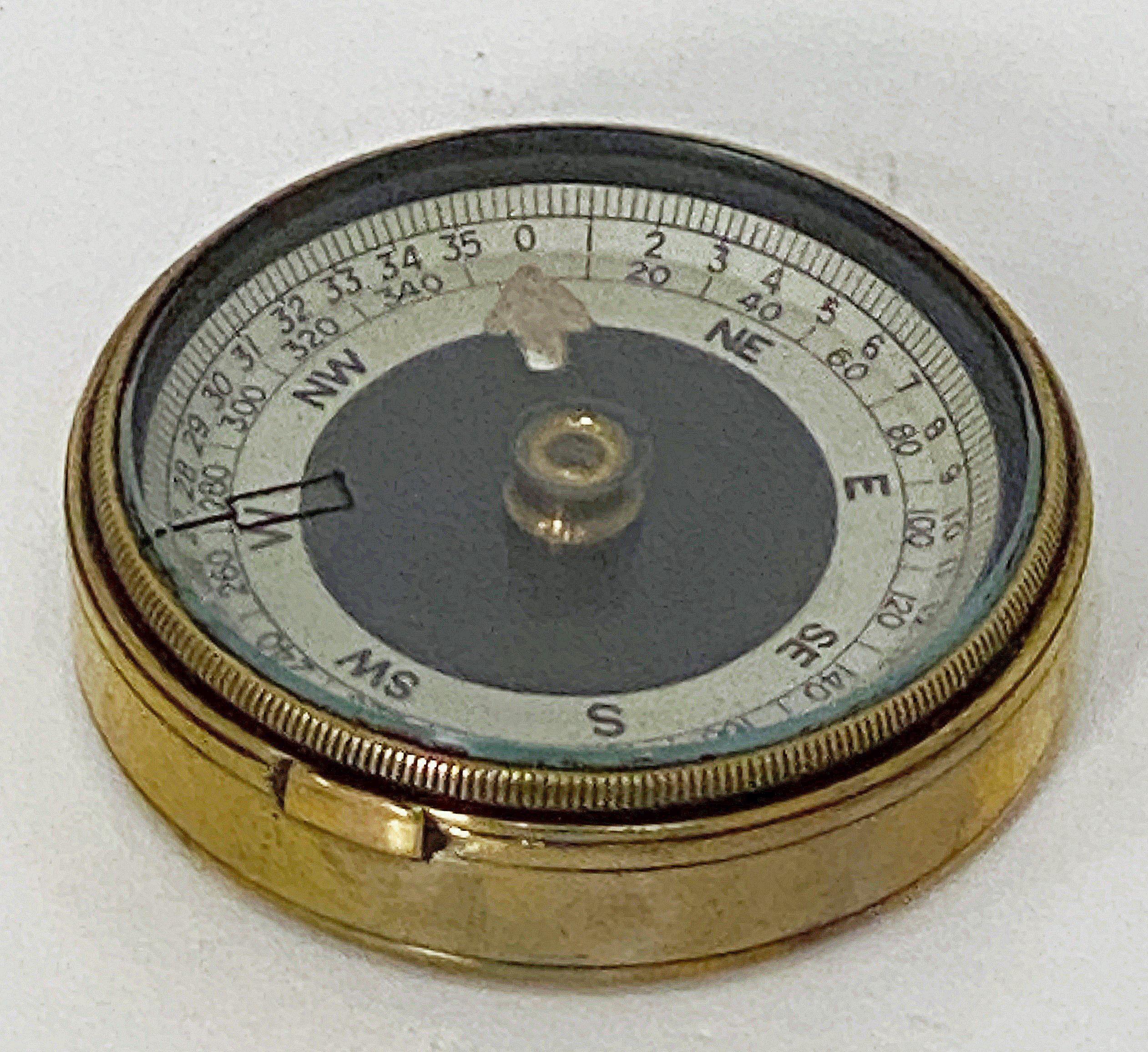 English WWI British Military Pocket Compass of Brass with Original Leather Case For Sale