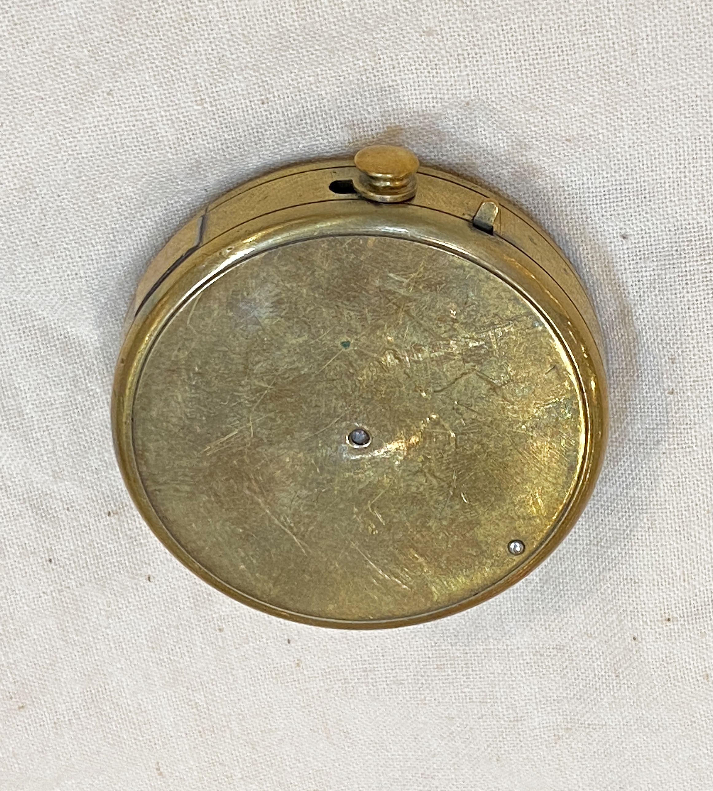 WWI British Military Pocket Compass of Brass with Original Leather Case For Sale 2