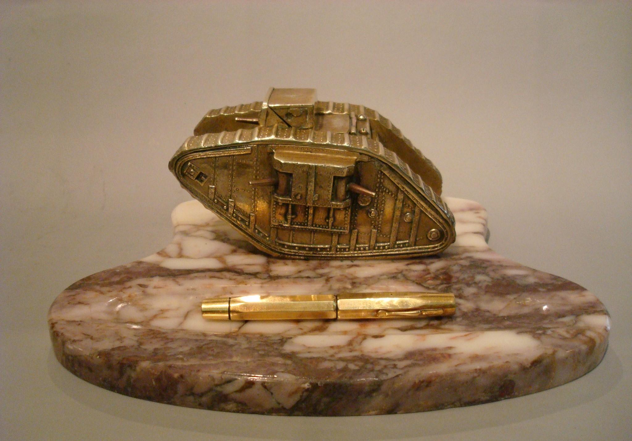 WWI British Military MkIV tank, circa 1918
Marble and bronze desk inkstand. 
High details.

Pen not included.

 